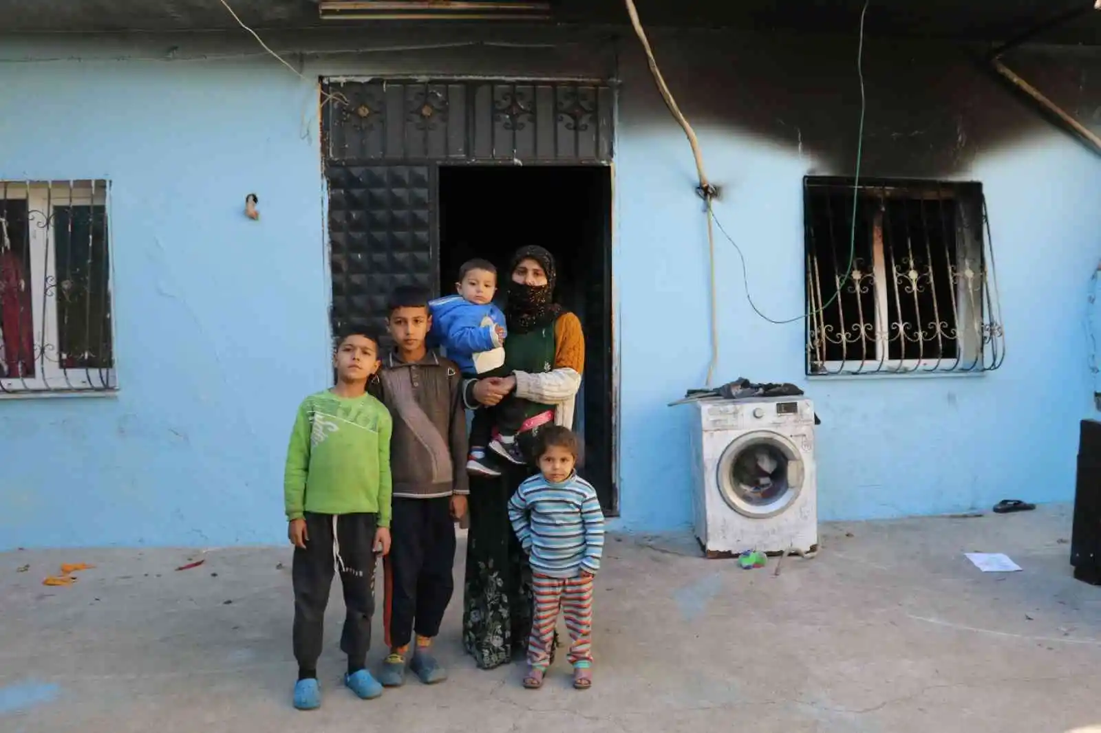 2 yaşındaki çocuğu, yangından 11 yaşındaki abisi kurtardı
