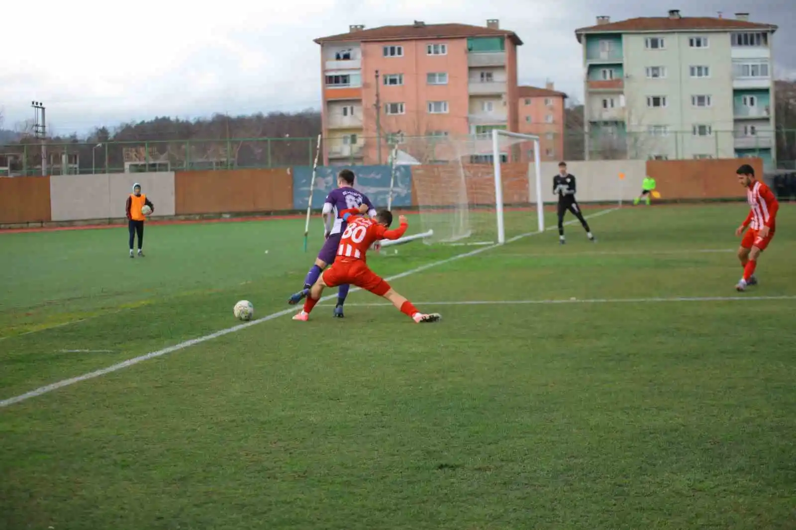 Amatör maçta tribünler karıştı
