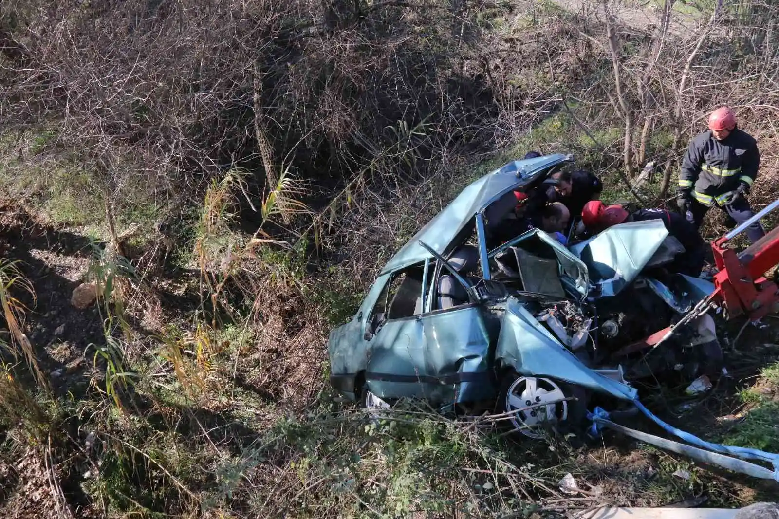 Antalya’da köprü demirine çarpan otomobilde babanın ardından, oğul da hayatını kaybetti
