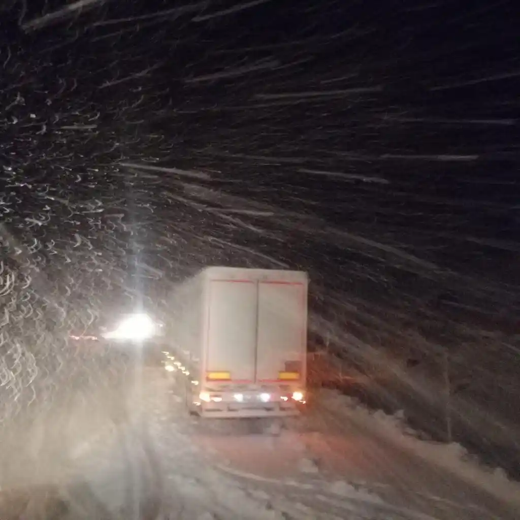 Antalya- Konya Kara Yolu tırların geçişine kapatıldı
