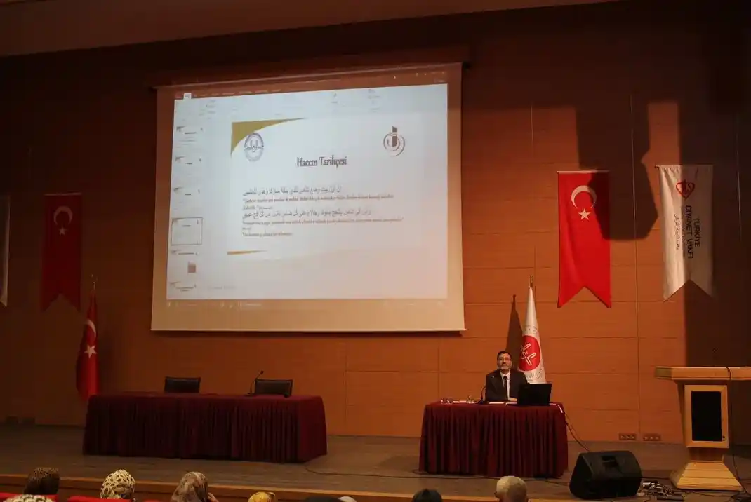 Aydınlı umrecilere eğitim semineri düzenlendi
