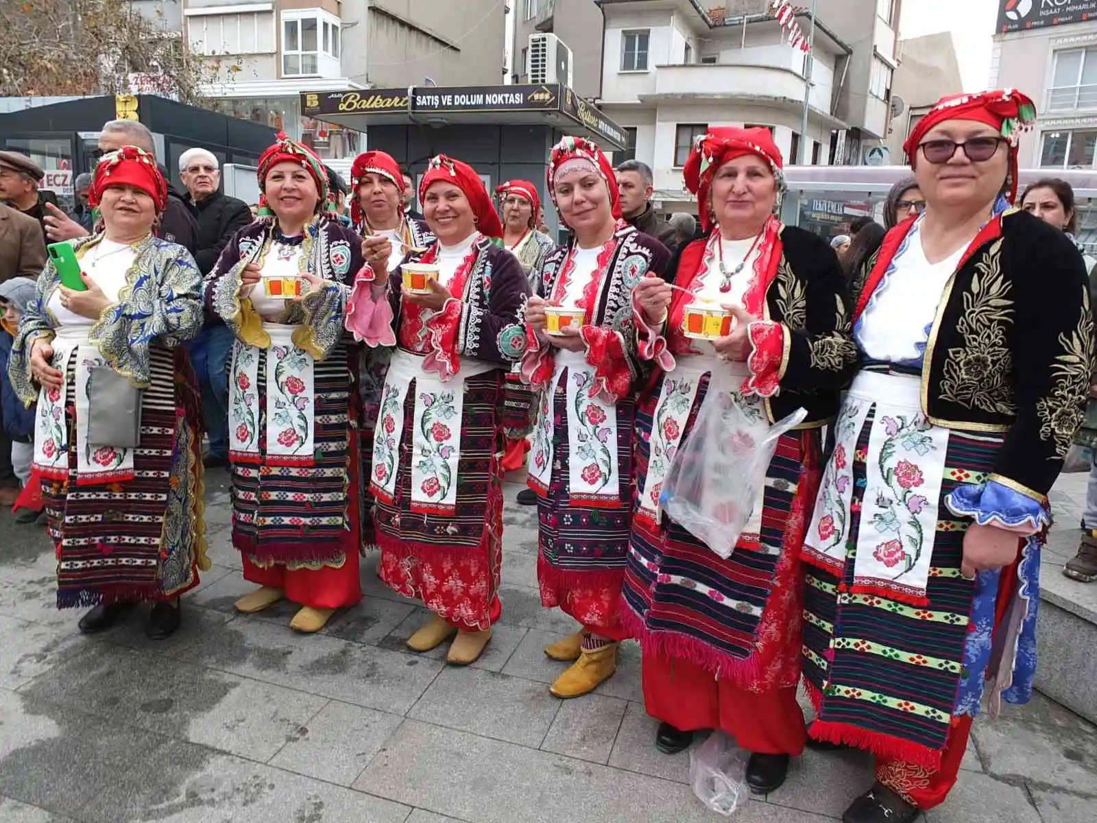 Balıkesir’de 2 bin kişiye zeytinyağlı çorba ikramı
