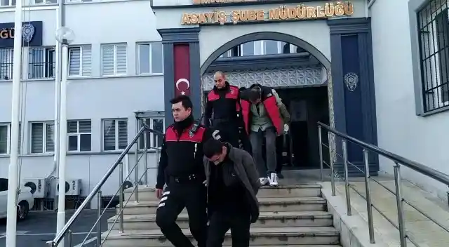 Bursa’da çaldıkları çelik kasayı bebek arabasıyla götürdüler
