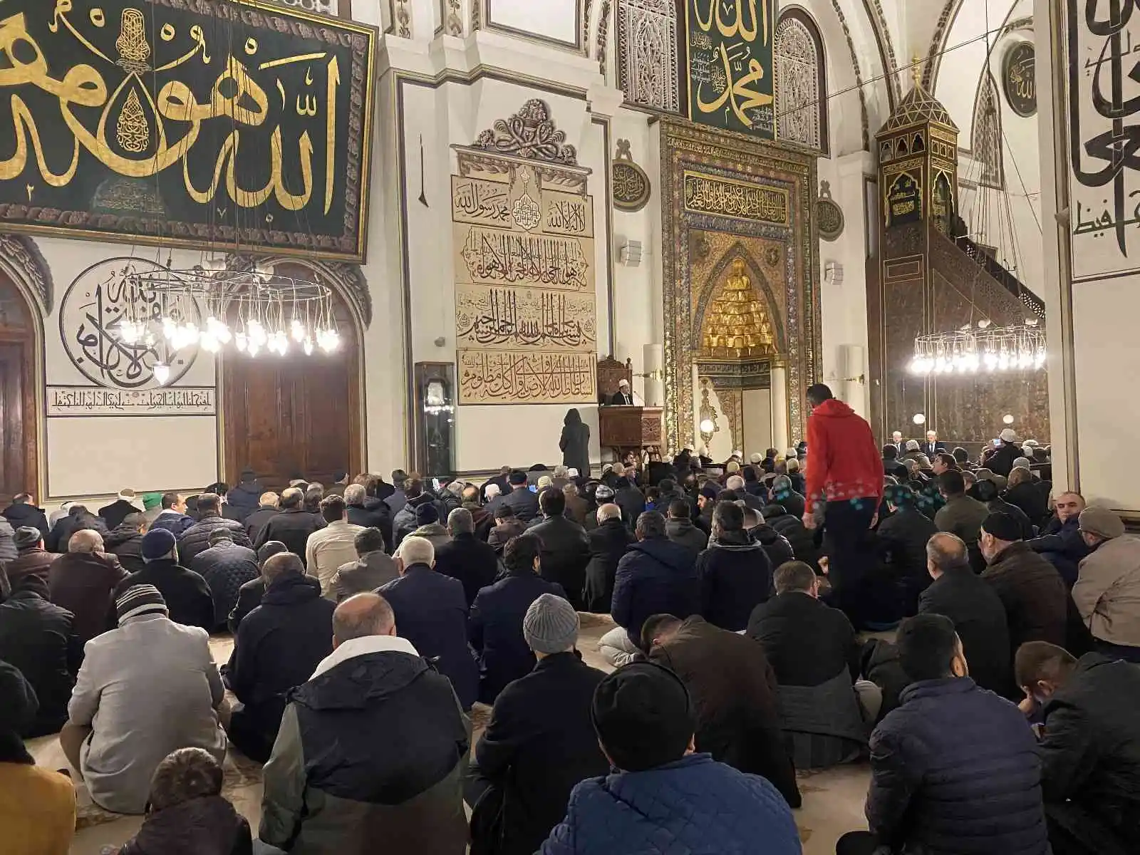 Bursalılar, Regaip Kandili'nde Ulu Cami'ye akın etti
