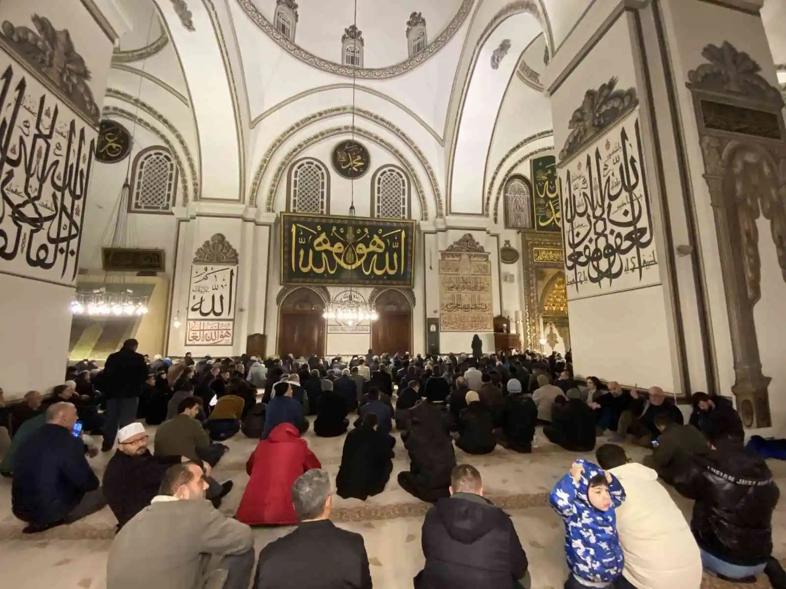 Bursalılar, Regaip Kandili’nde Ulu Cami’ye akın etti
