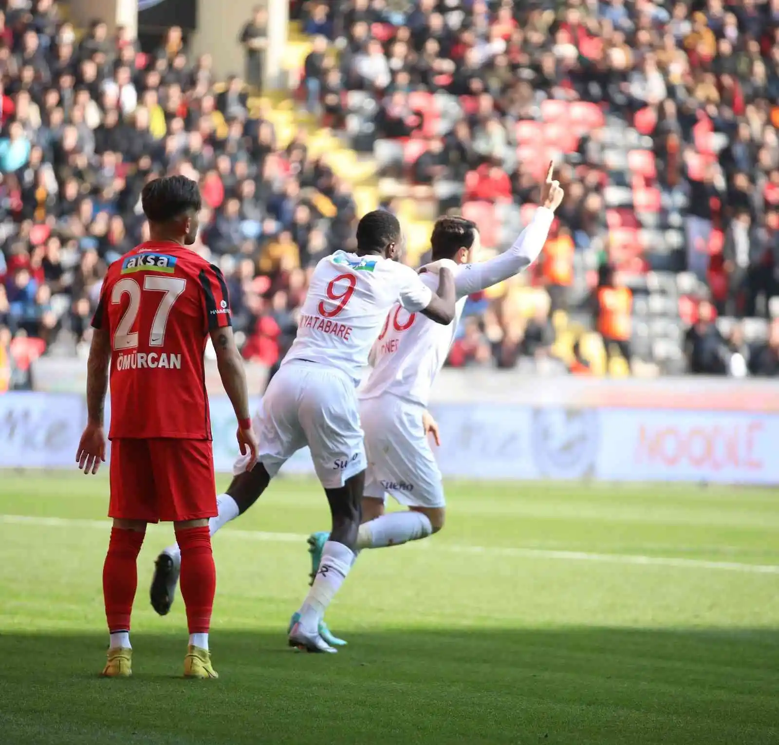 Caner Osmanpaşa ligdeki ilk golünü attı
