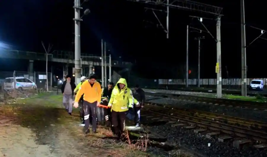 Çorlu’da bir genç rayların kenarında yaralı bulundu
