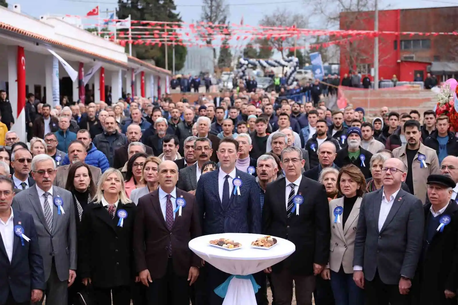 Edincik’e kapalı pazar yeri ve yaşam alanı
