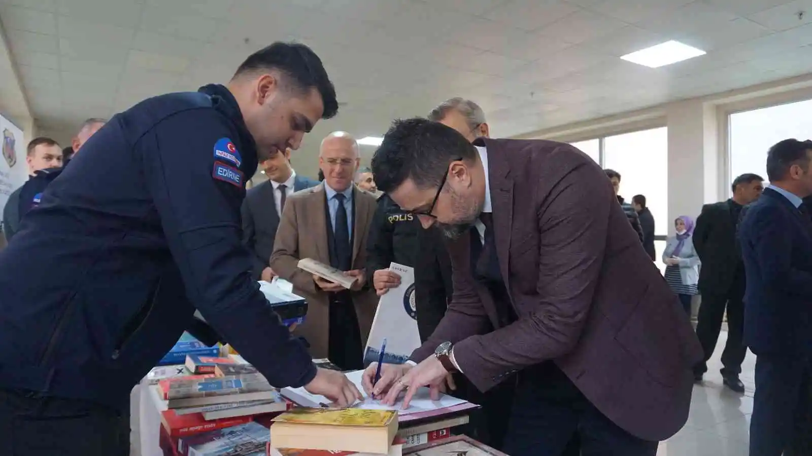 Edirne’de ’Kitap İyileştirir’ sloganıyla kitap bağışı kampanyası başlatıldı
