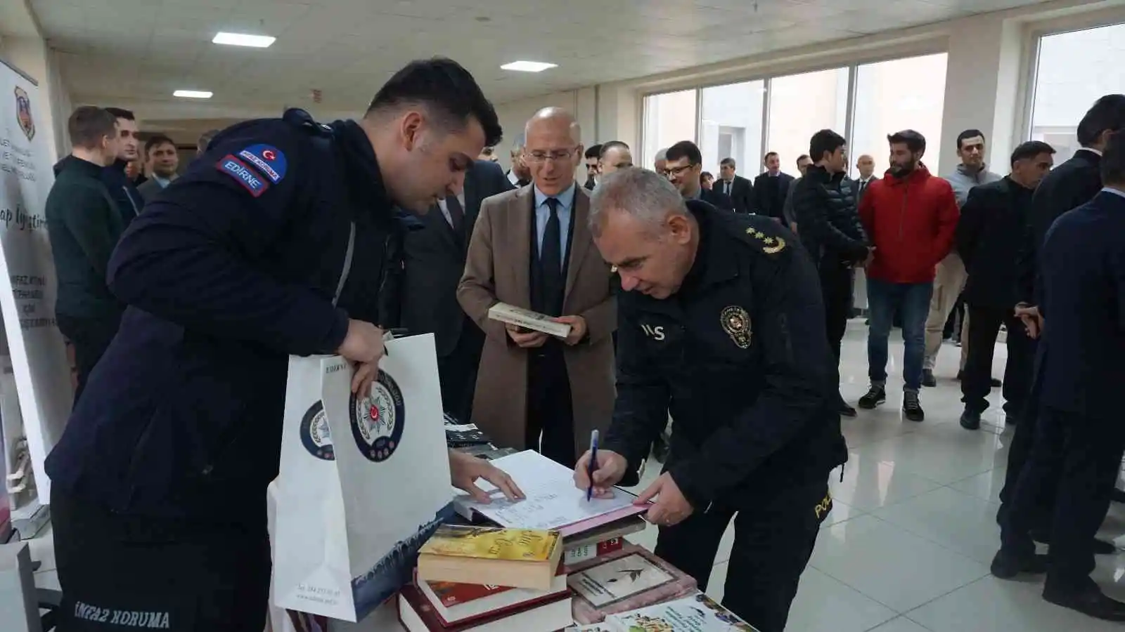 Edirne’de ’Kitap İyileştirir’ sloganıyla kitap bağışı kampanyası başlatıldı
