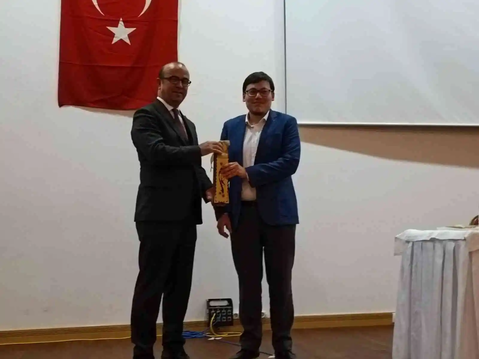 Edremitli yazar şair, Tahir Harimi Balcıoğlu konferansı yapıldı
