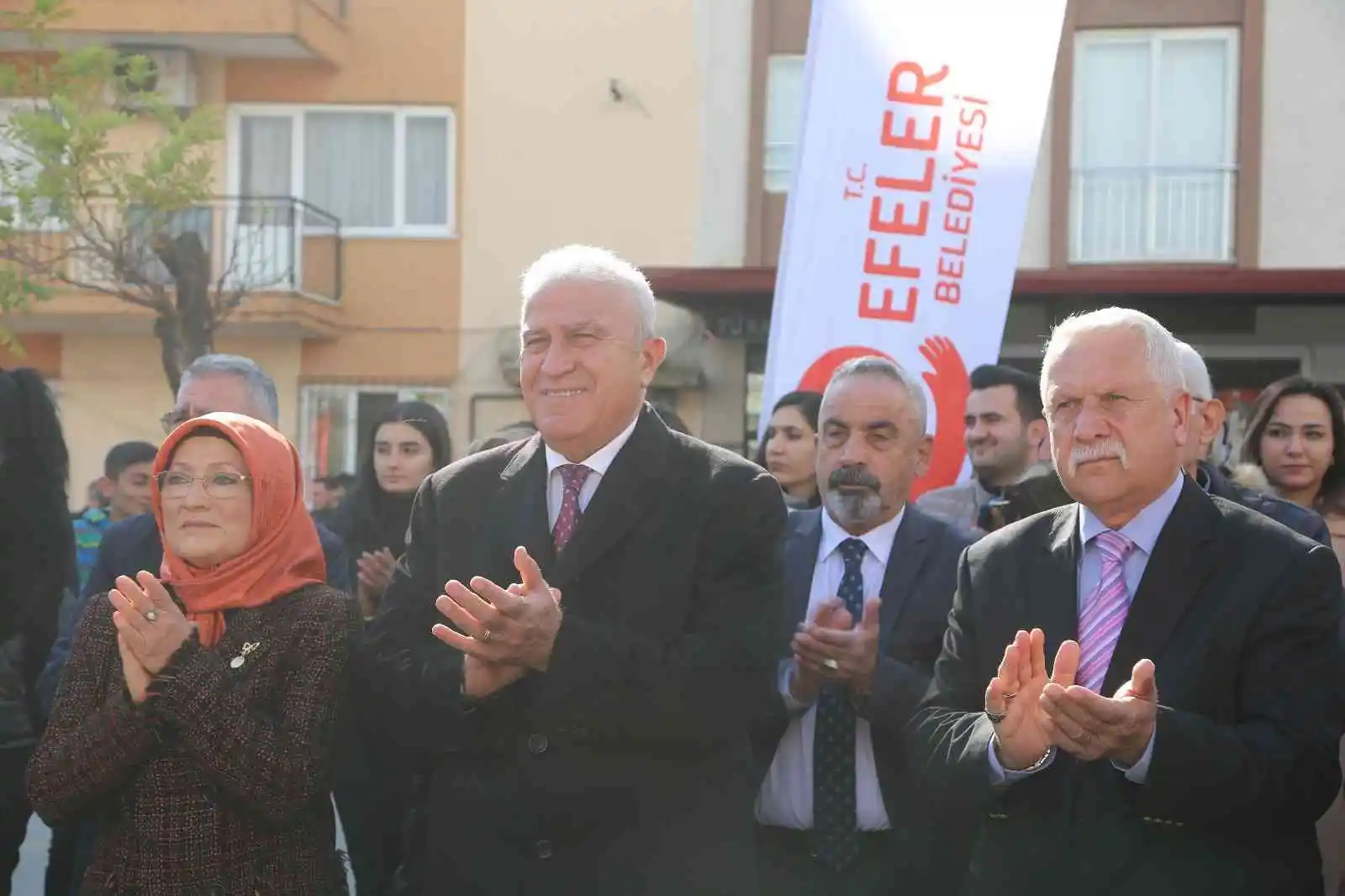 Efeler’de Gençlik Parkı düzenlenen törenle açıldı
