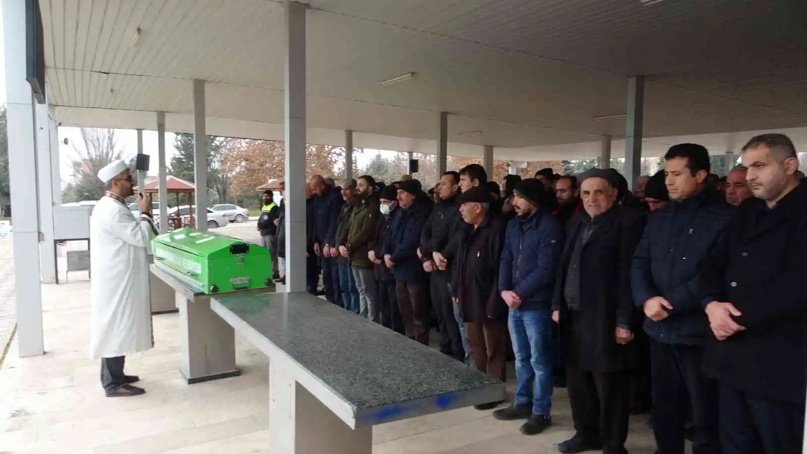 Eşi tarafından öldürülen hamile kadın defin edildi
