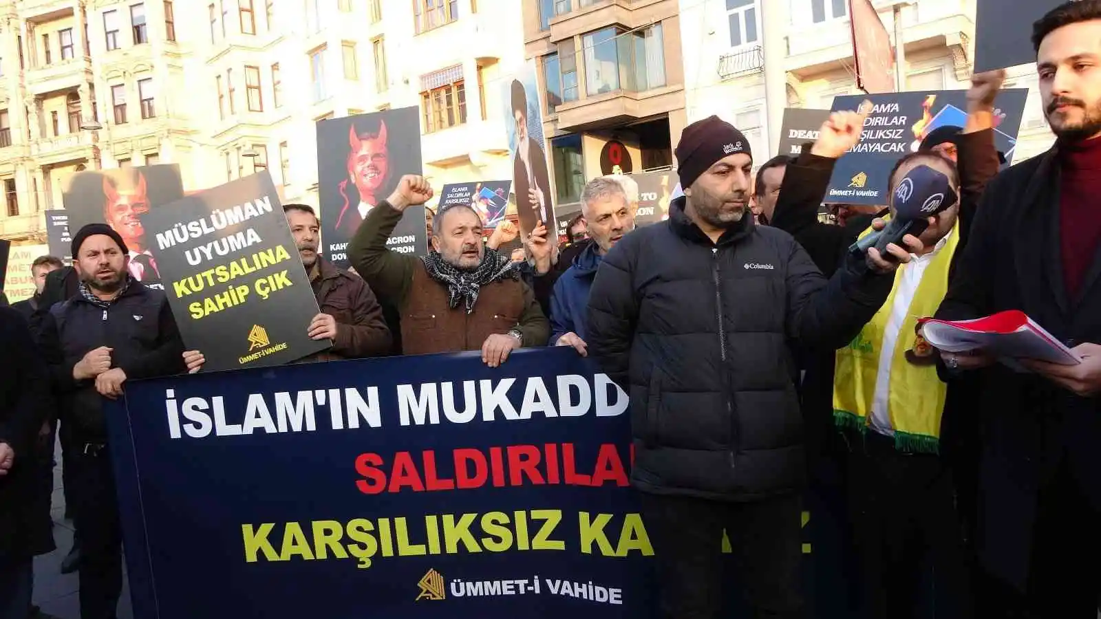 Fransız karikatür dergisi İstanbul’da protesto edildi
