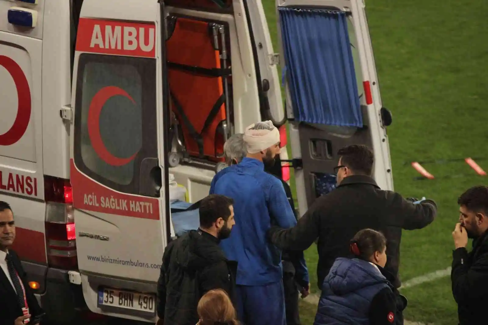 Göztepe-Bandırmaspor maçında oyuncu hastanelik oldu
