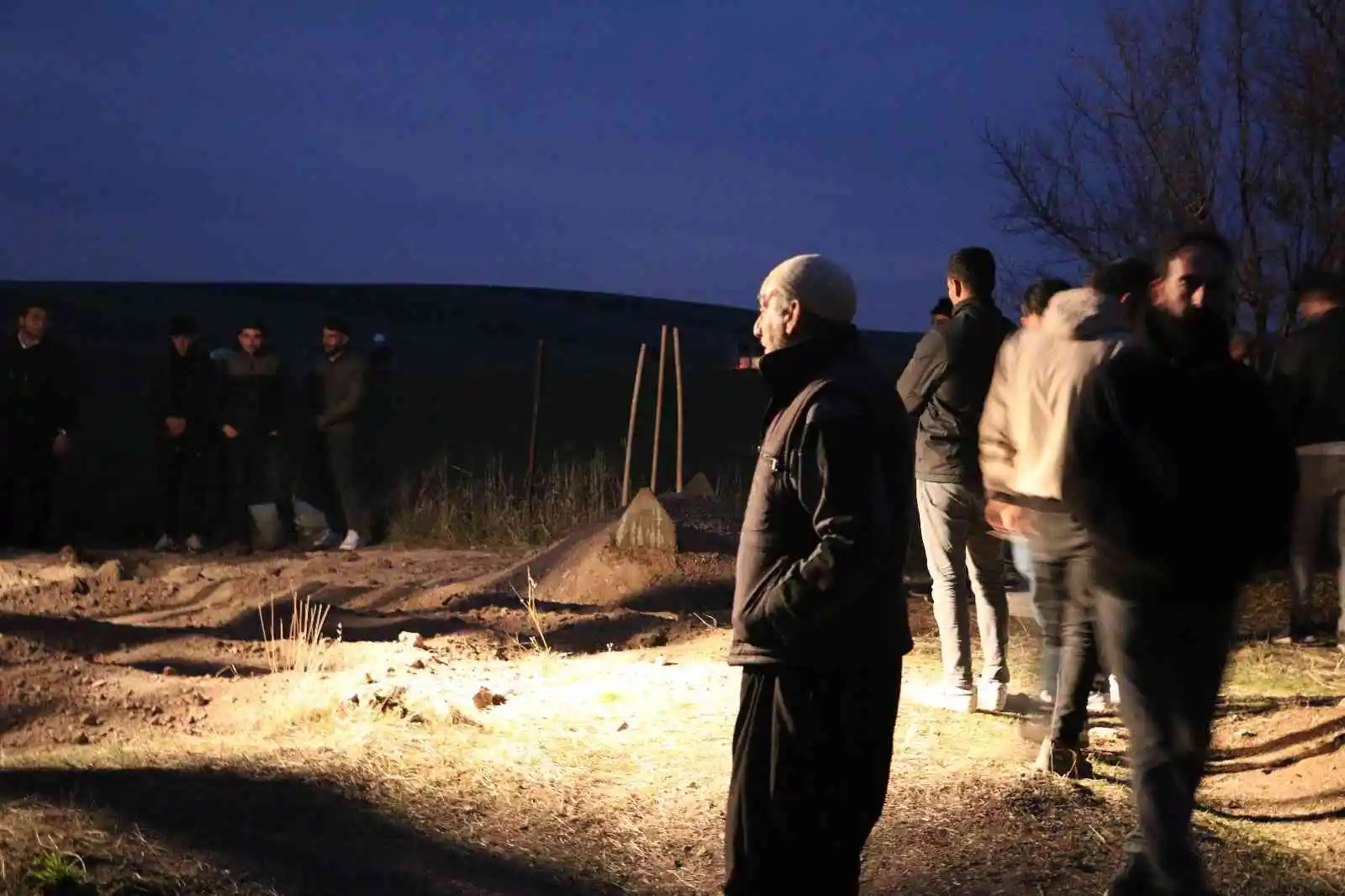 Hacire Akar’ın oğlu dedesinin yanına defnedildi
