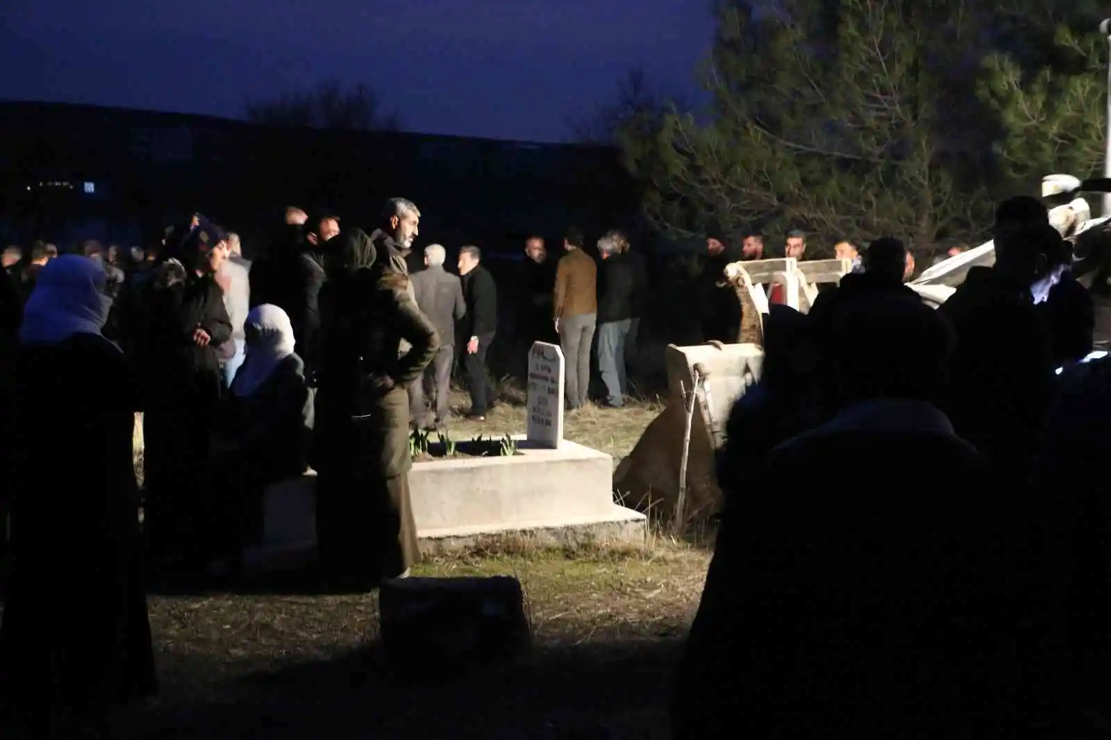 Hacire Akar’ın oğlu dedesinin yanına defnedildi
