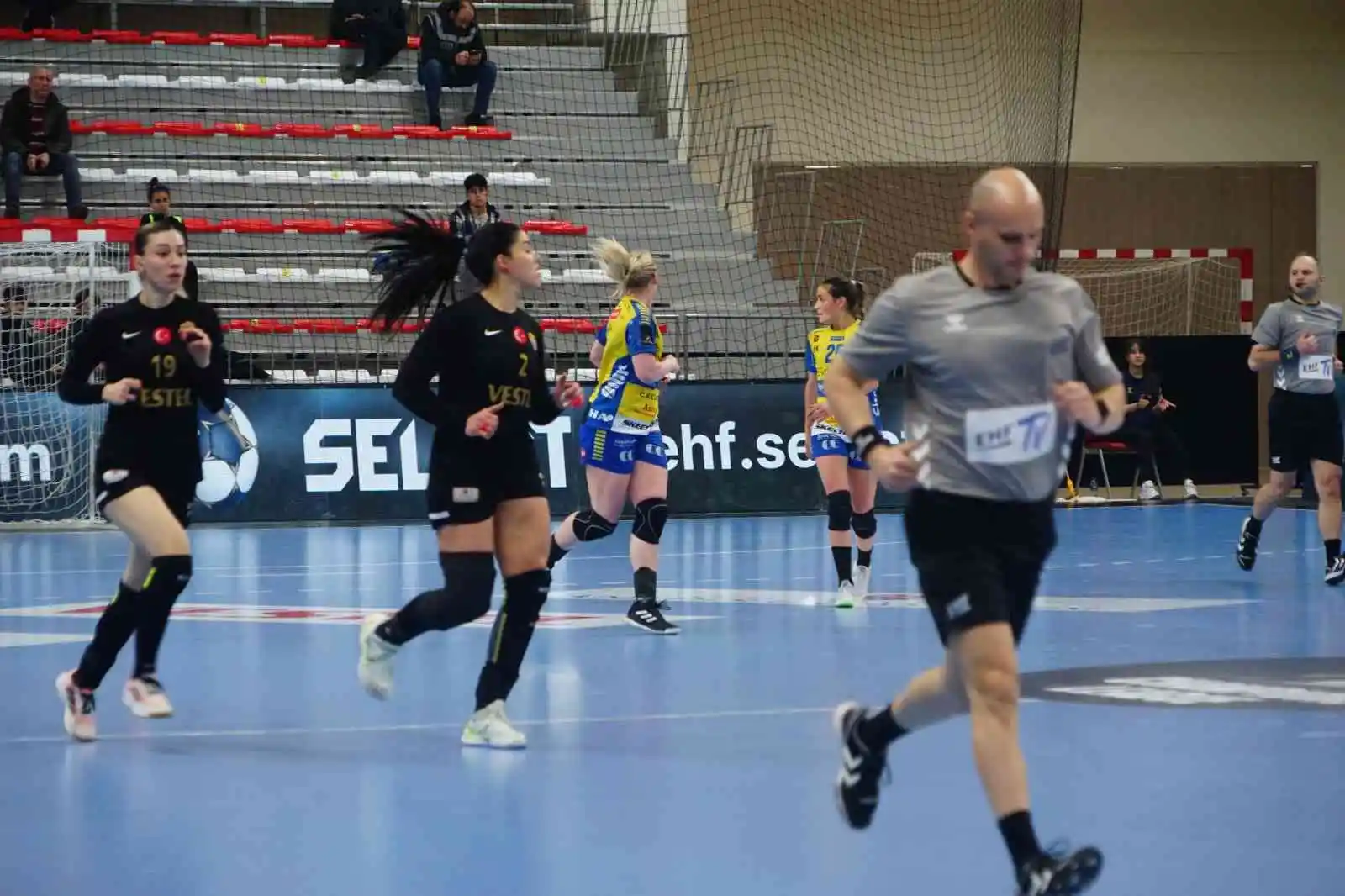 Hentbol EHF Kadınlar Şampiyonlar Ligi: Kastamonu Belediyespor: 28 - Storhamar Handball Elite: 33
