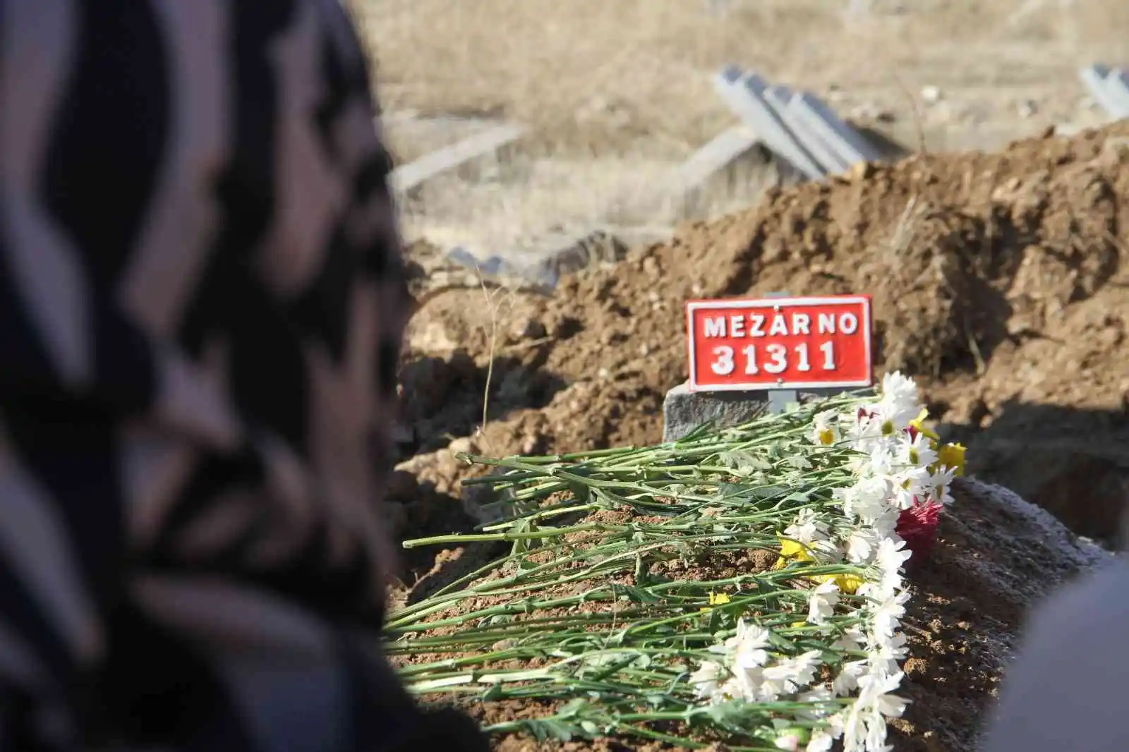 Kimsesizler mezarlığına gömülmüştü, Elazığlılar engelli kızın ’kimsesi’ oldu
