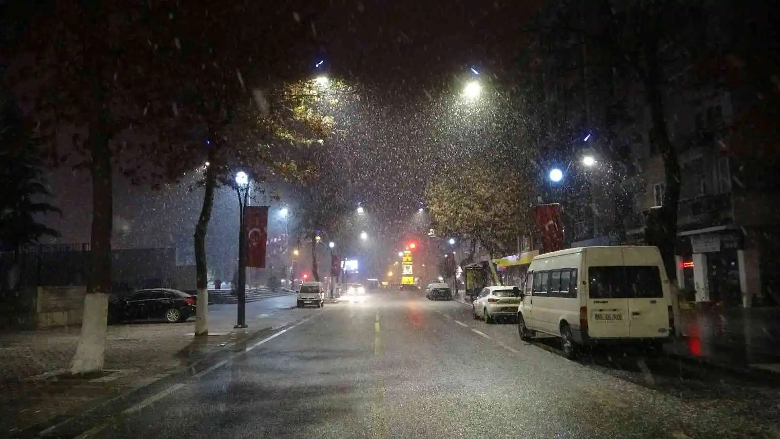 Malatya’ya mevsimin ilk karı düştü
