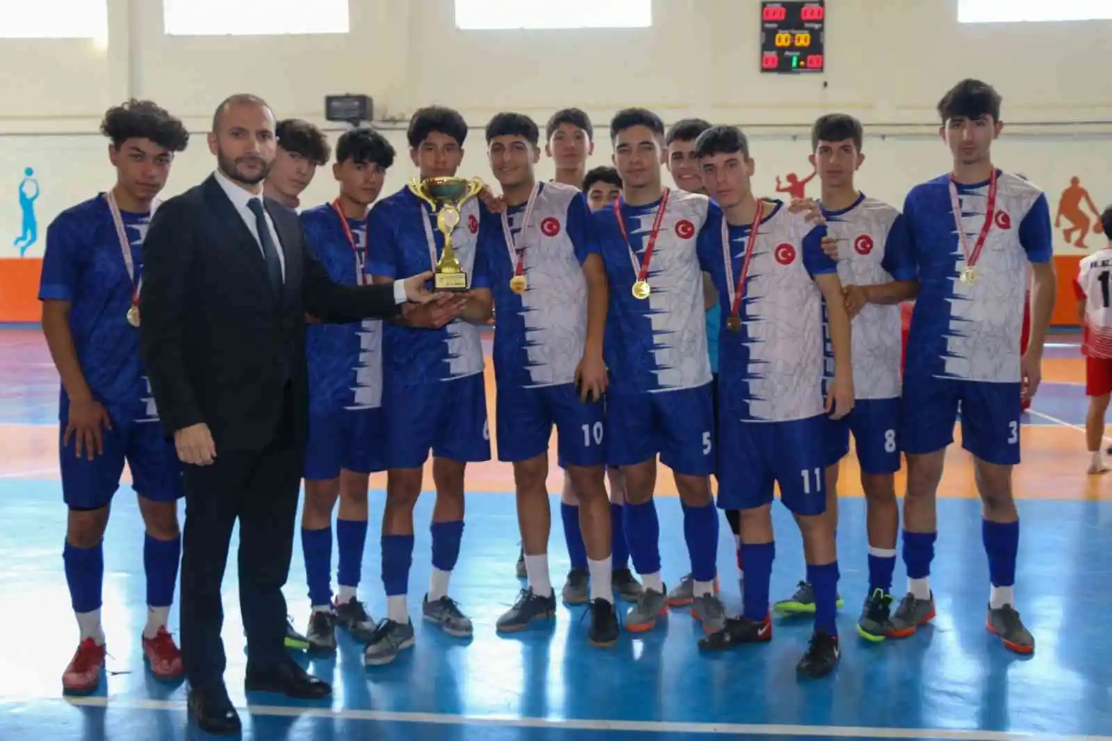 Okullar arası futsal da şampiyonlar belli oldu
