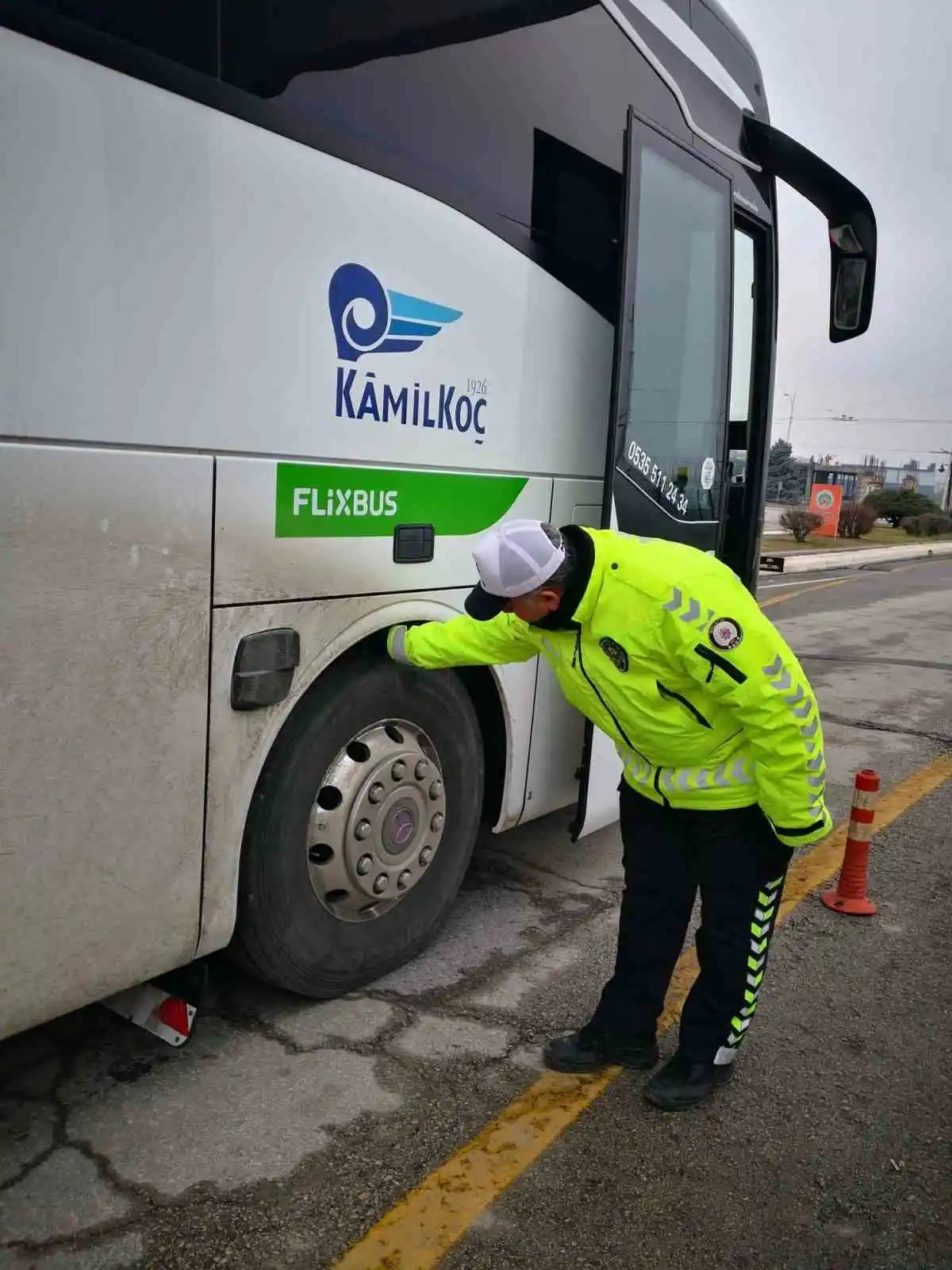 Polisten kış lastiği denetimi
