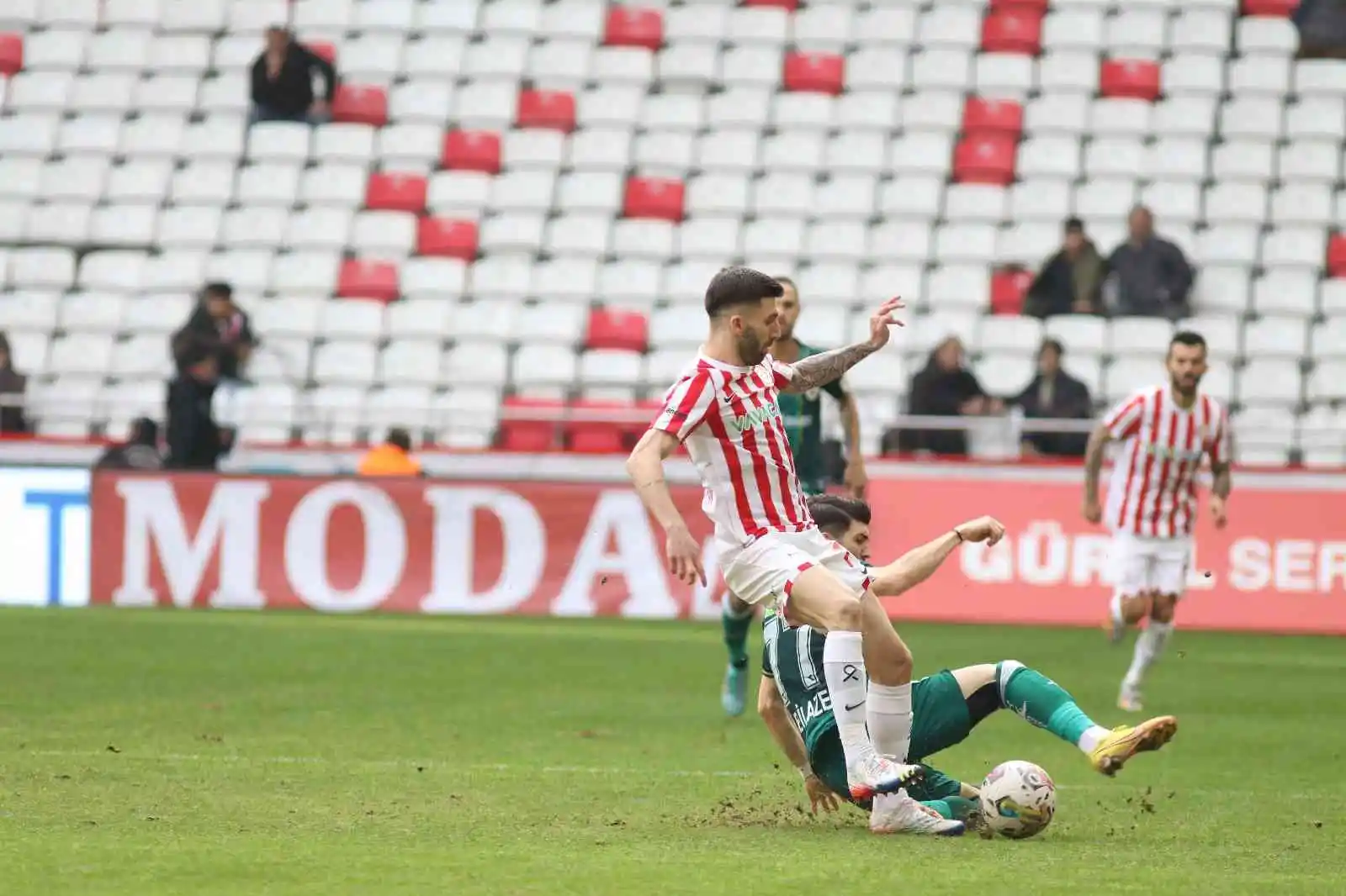 Spor Toto Süper Lig: FTA Antalyaspor: 1 - Giresunspor: 1 (İlk yarı)
