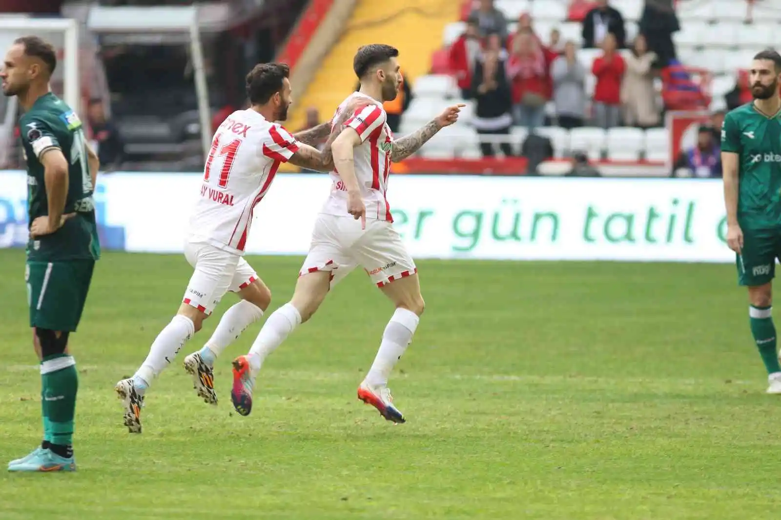 Spor Toto Süper Lig: FTA Antalyaspor: 1 - Giresunspor: 1 (İlk yarı)
