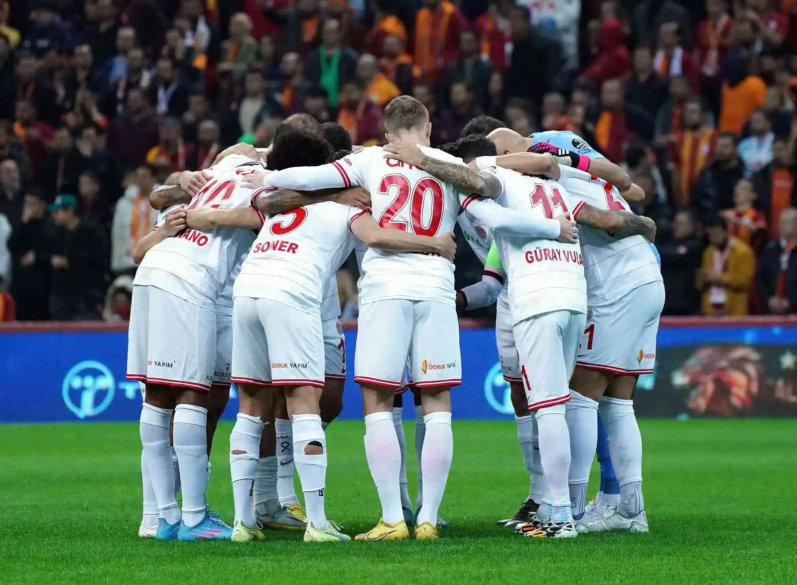 Spor Toto Süper Lig: Galatasaray: 0 - Antalyaspor: 0 (Maç devam ediyor)
