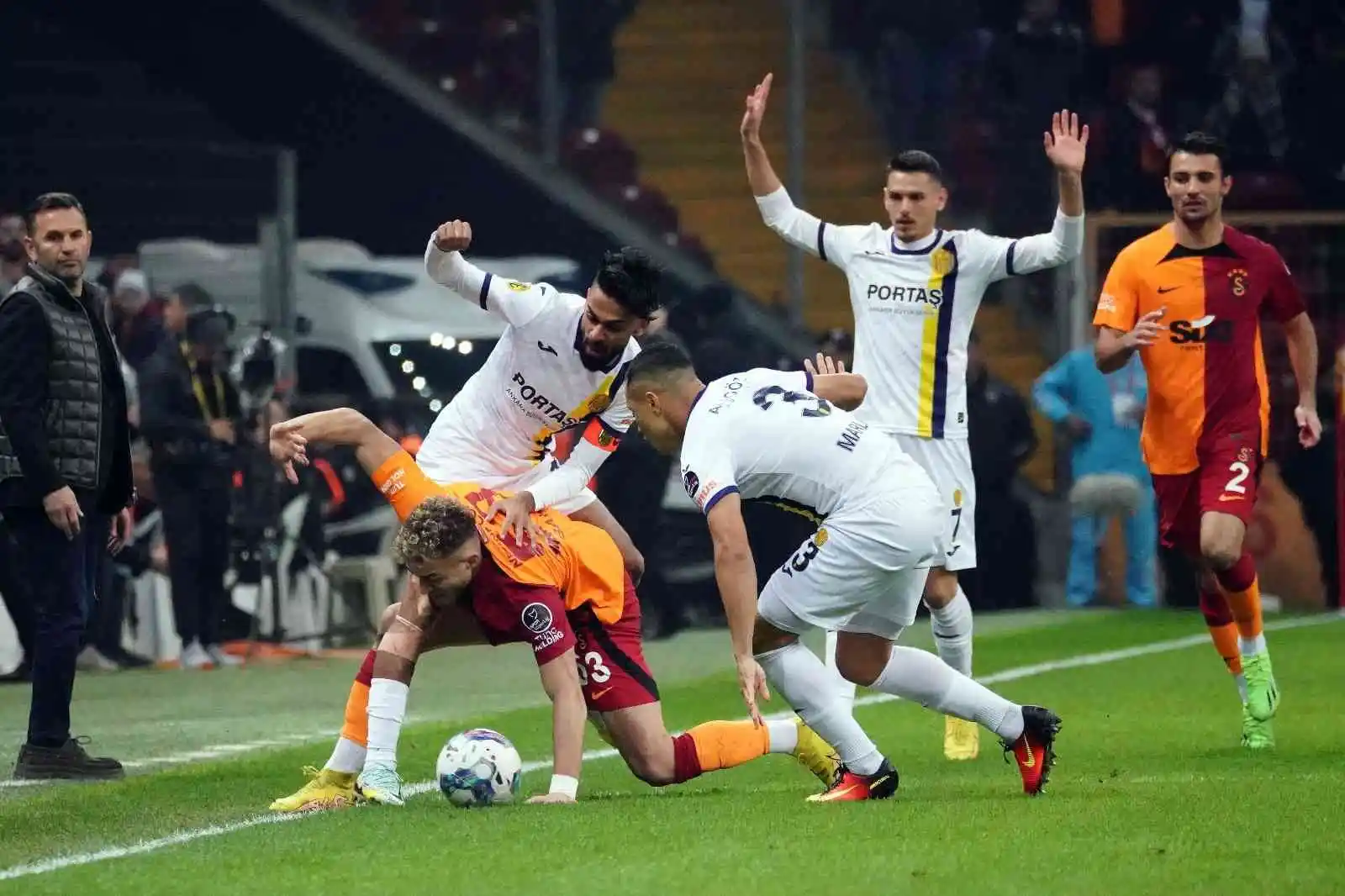 Spor Toto Süper Lig: Galatasaray: 1 - MKE Ankaragücü: 1 (Maç devam ediyor)
