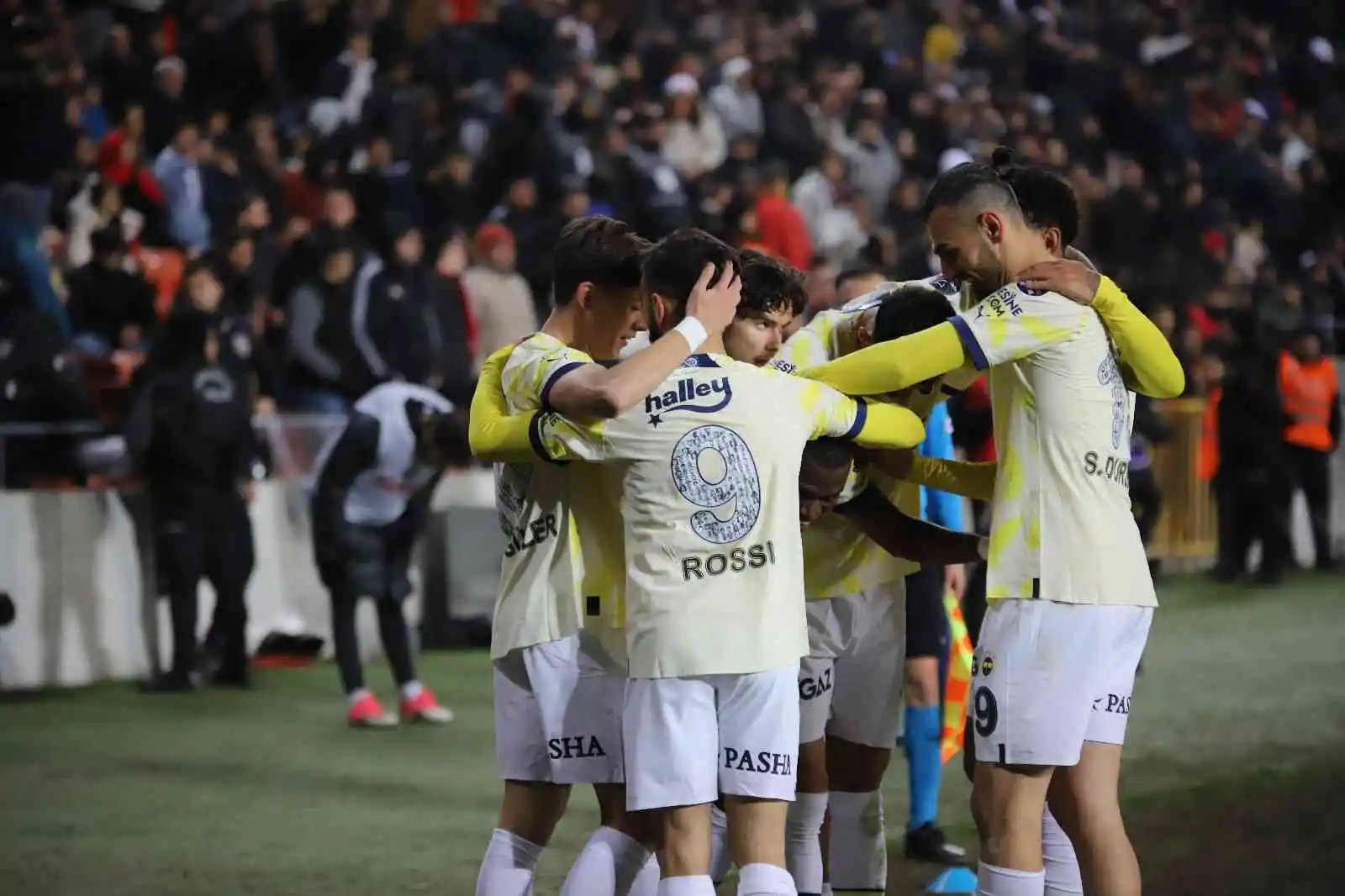 Spor Toto Süper Lig: Gaziantep FK: 1 - Fenerbahçe: 2 (Maç sonucu)
