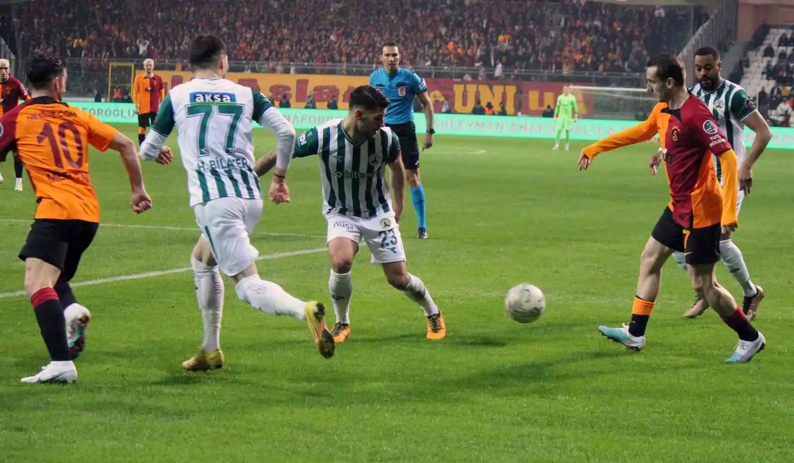 Spor Toto Süper Lig: Giresunspor: 0 - Galatasaray: 1 (İlk yarı)
