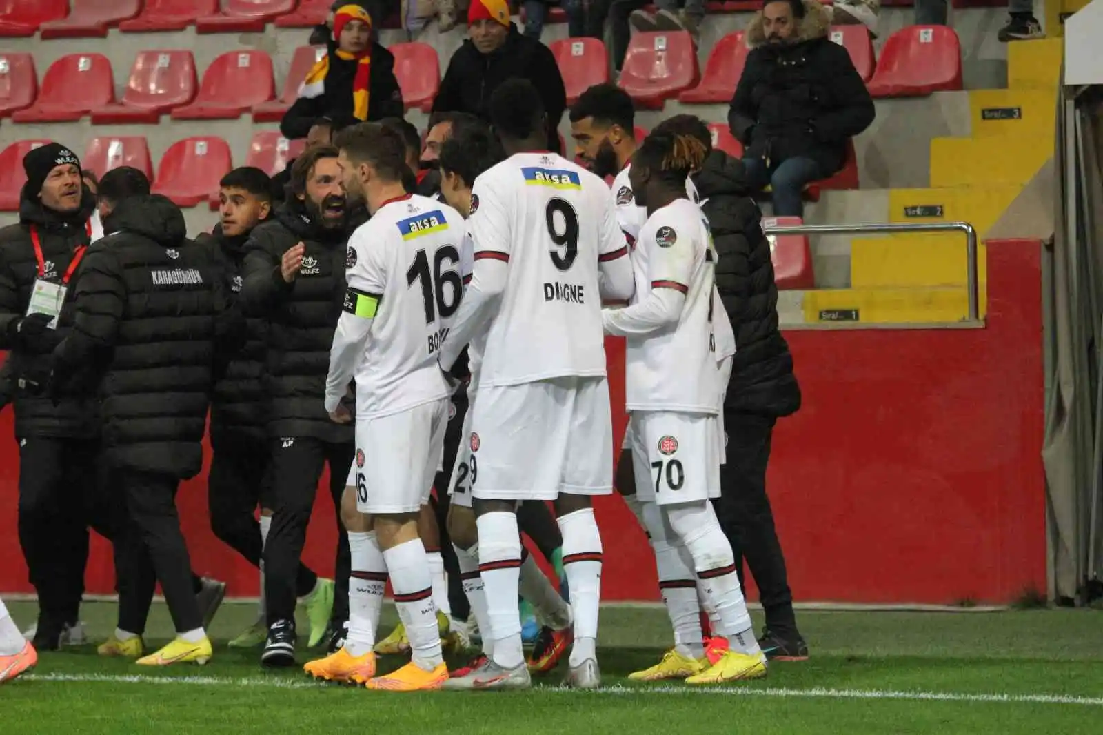 Spor Toto Süper Lig: Kayserispor: 2 - Fatih Karagümrük: 4 (Maç sonucu)
