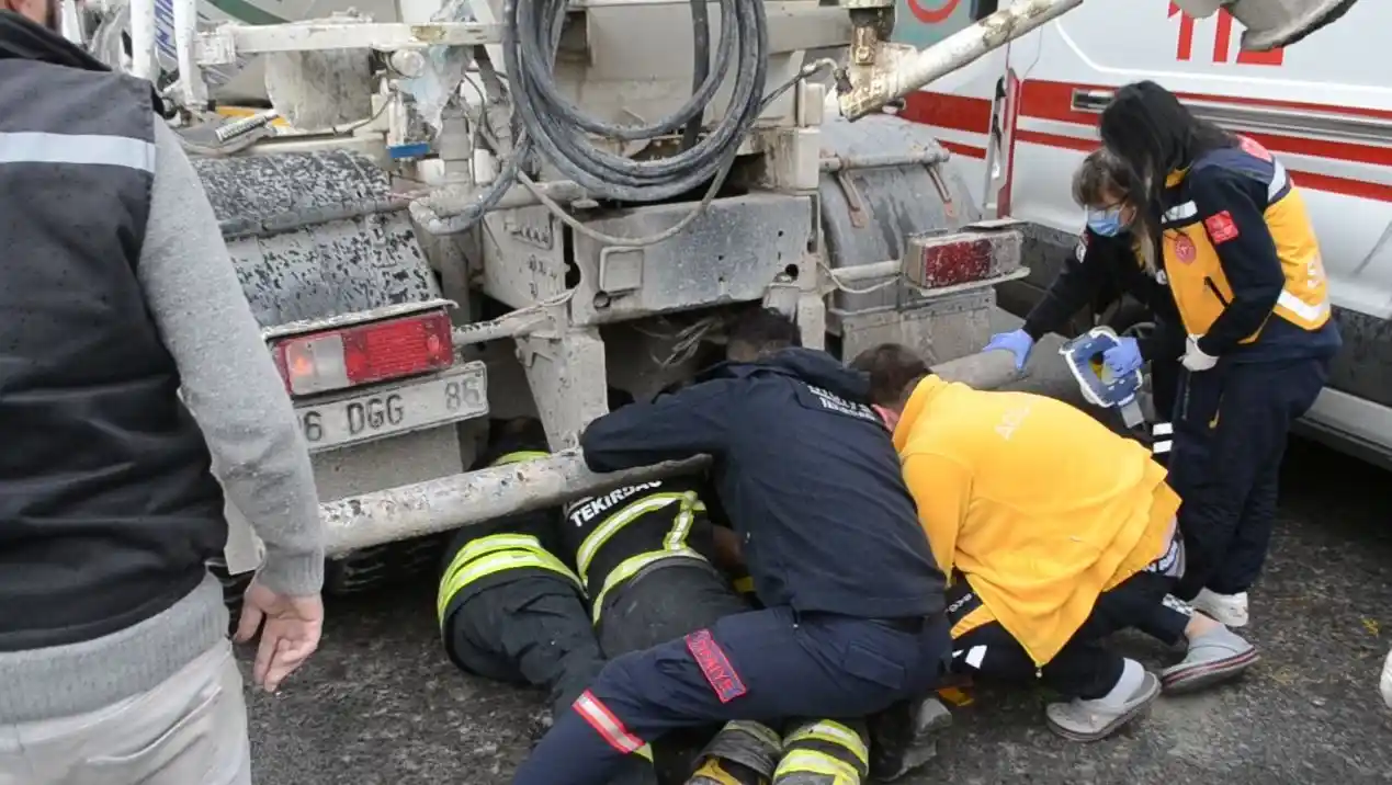 Tekirdağ'da feci kaza: Mikserin altında kalan yaya kurtarılamadı
