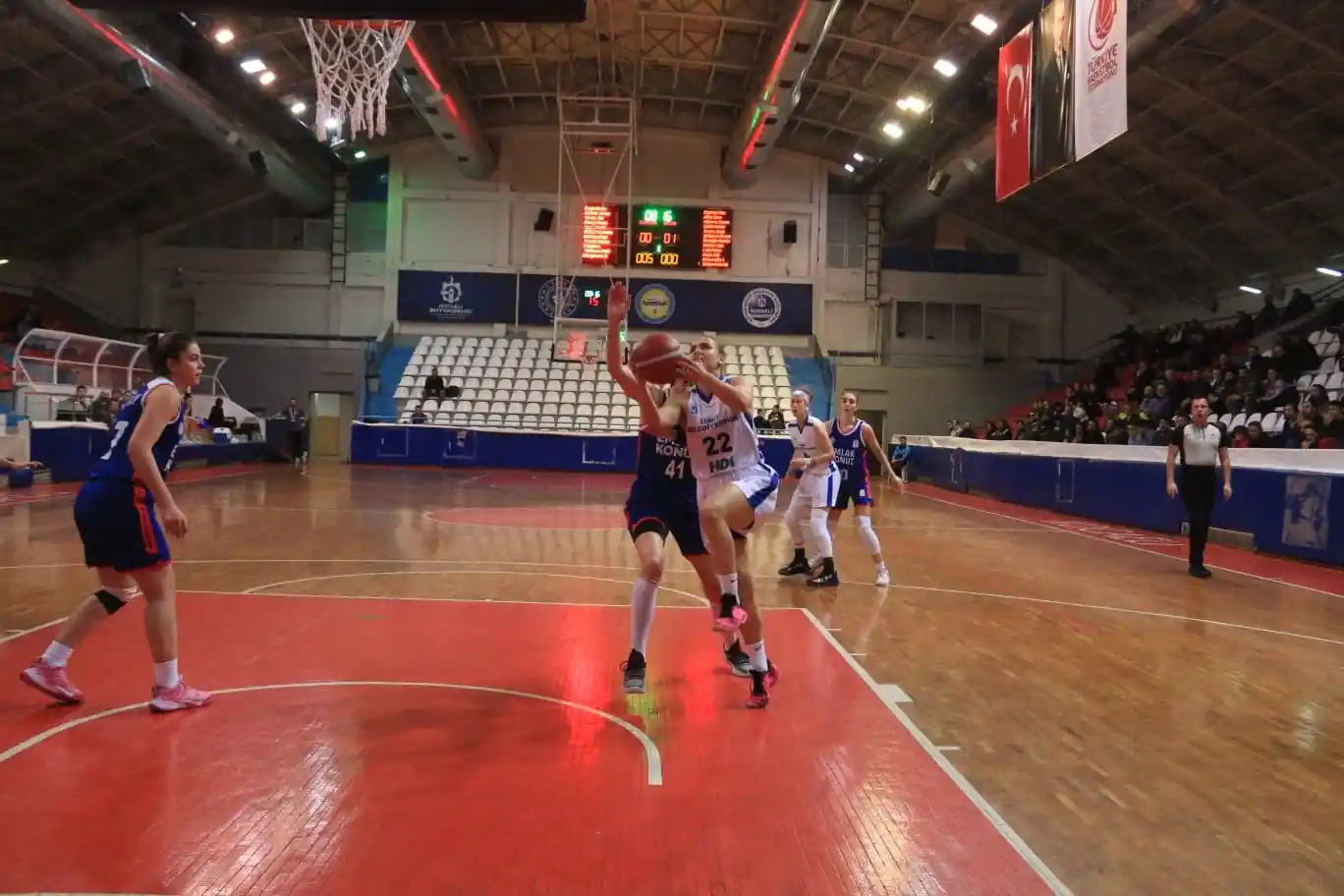 TKBL: İzmit Belediyespor: 93 - Emlak Konut Gelişim: 81
