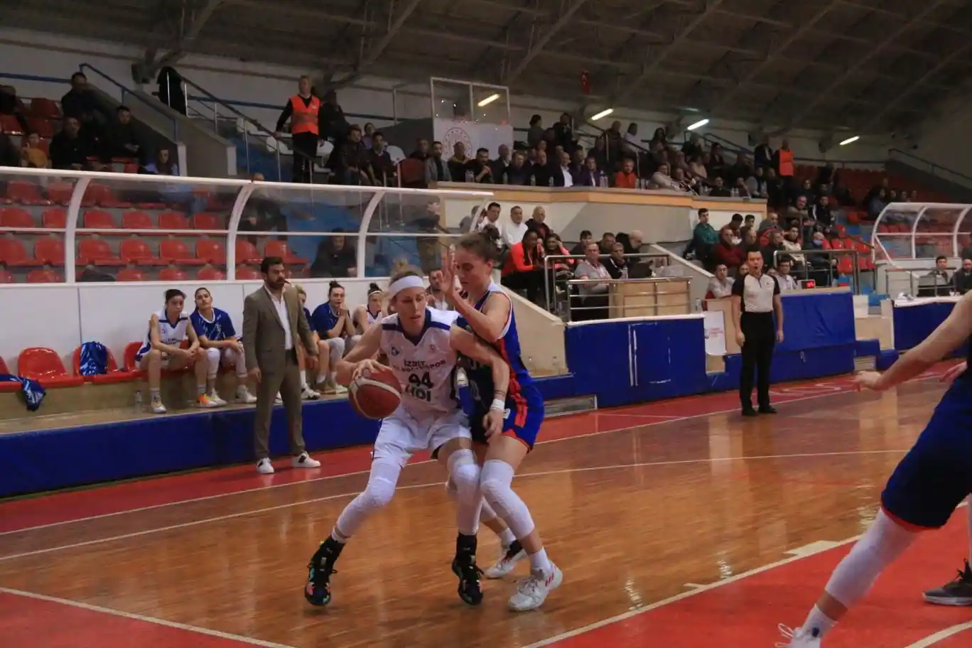 TKBL: İzmit Belediyespor: 93 - Emlak Konut Gelişim: 81
