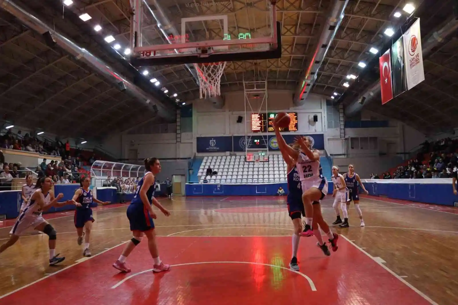 TKBL: İzmit Belediyespor: 93 - Emlak Konut Gelişim: 81
