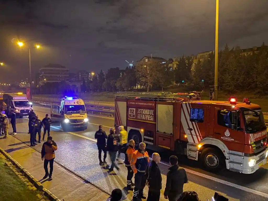 Üsküdar’da kontrolden çıkan araç köprüden bağlantı yoluna düştü: 4 yaralı
