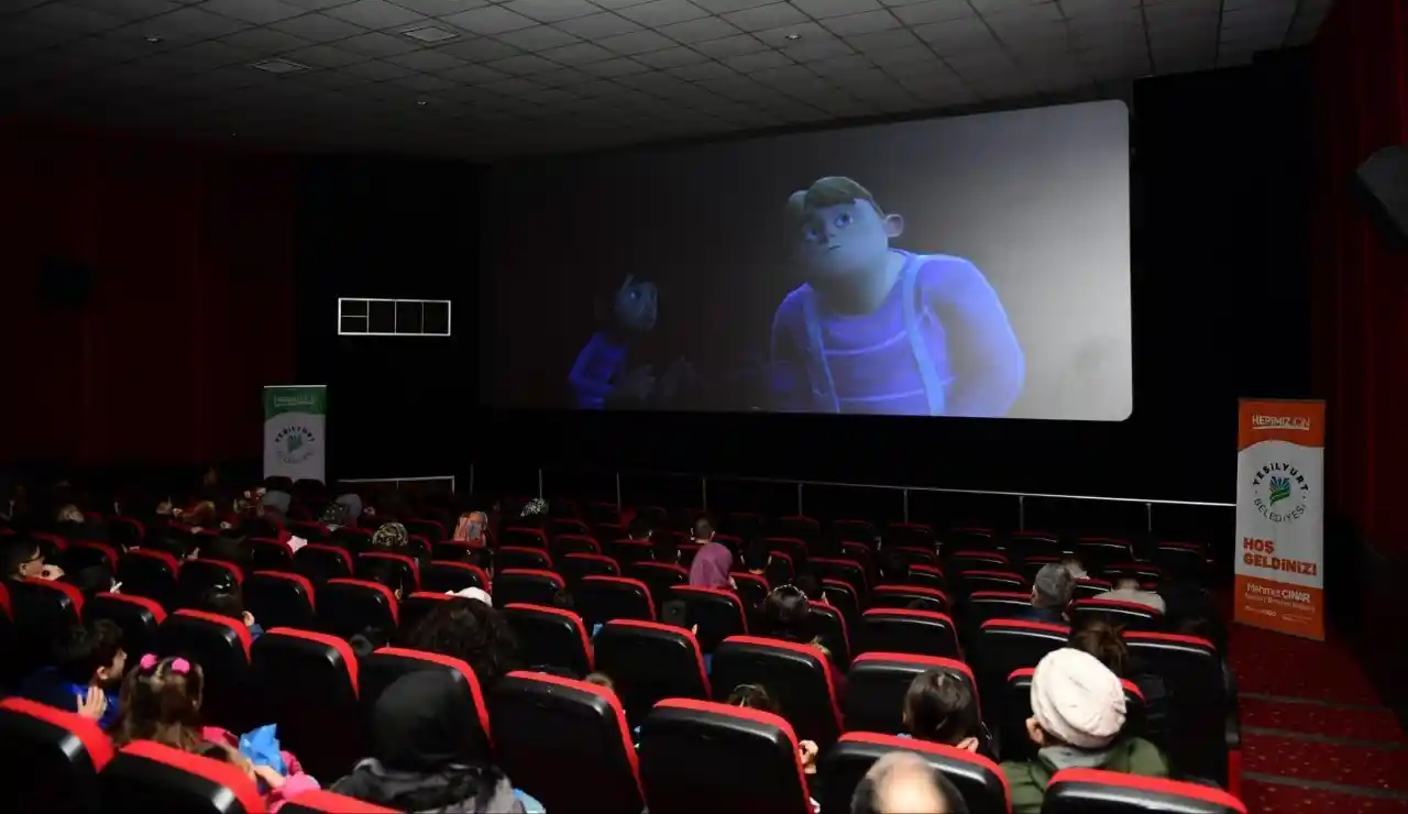 Yeşilyurt’ta yetim ve öksüz çocuklara sinema keyfi
