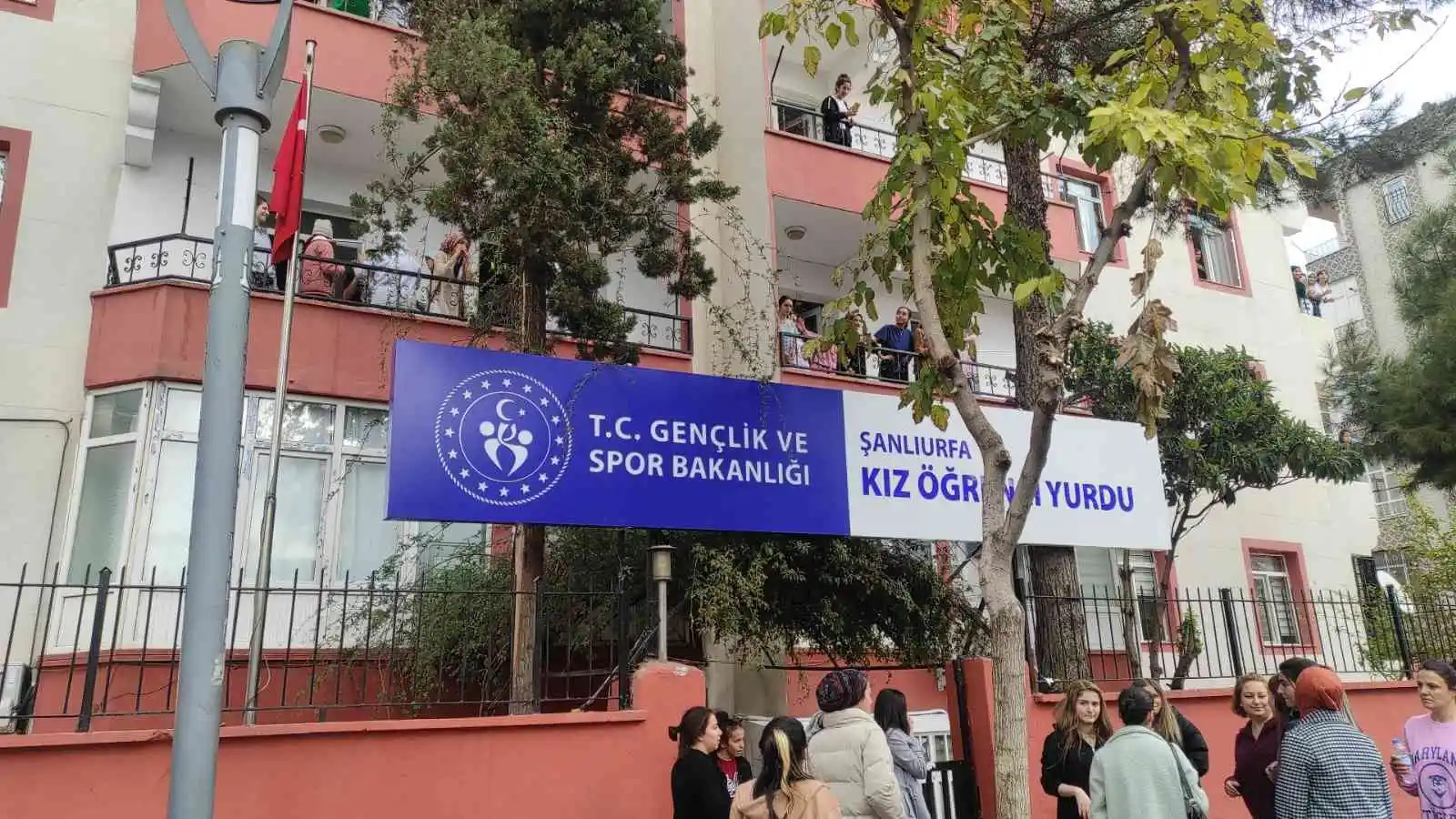 Yurtta nakil iddiası kız öğrencileri sokağa döktü
