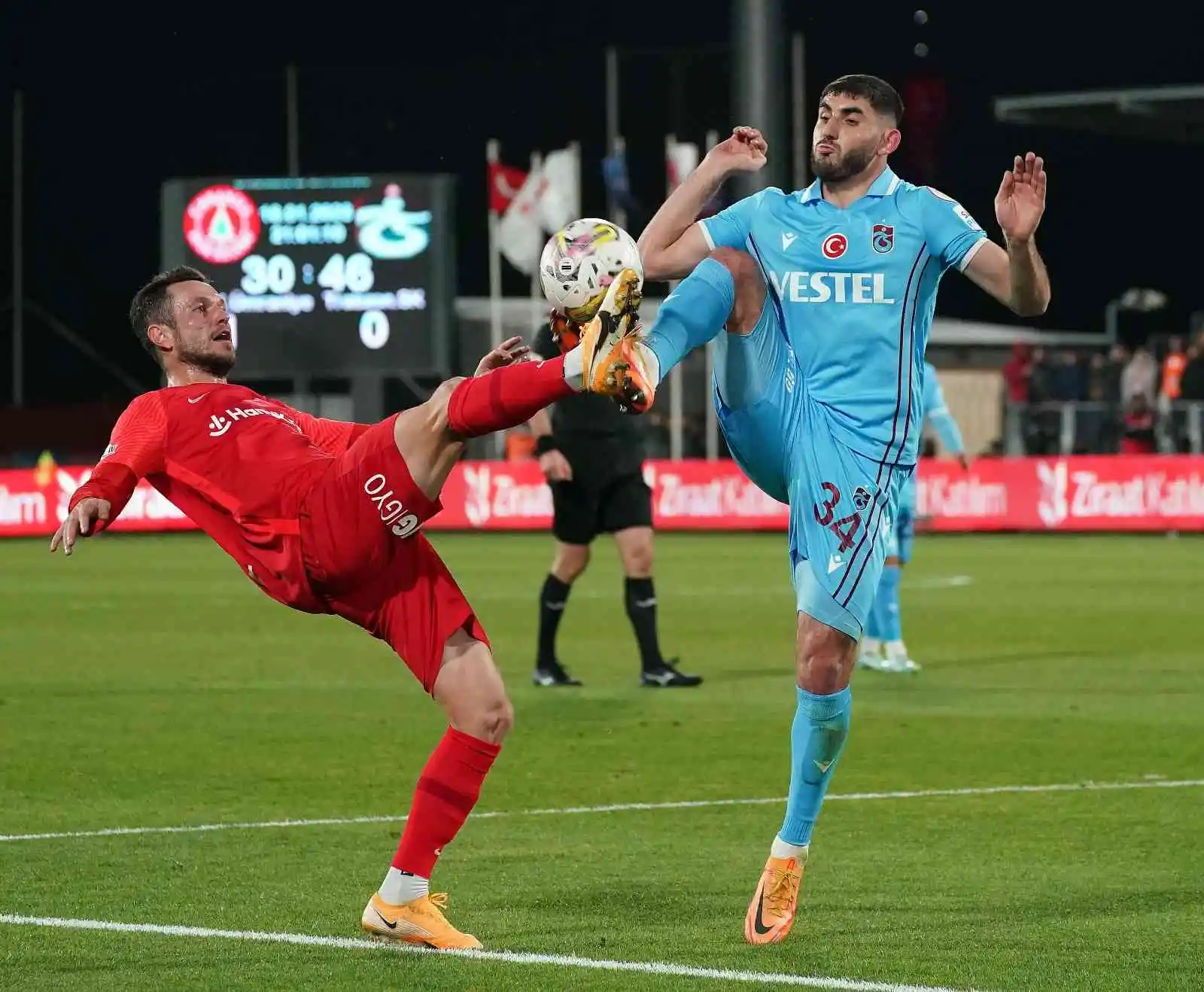 Ziraat Türkiye Kupası: Ümraniyespor: 1 - Trabzonspor: 0 (İlk yarı)
