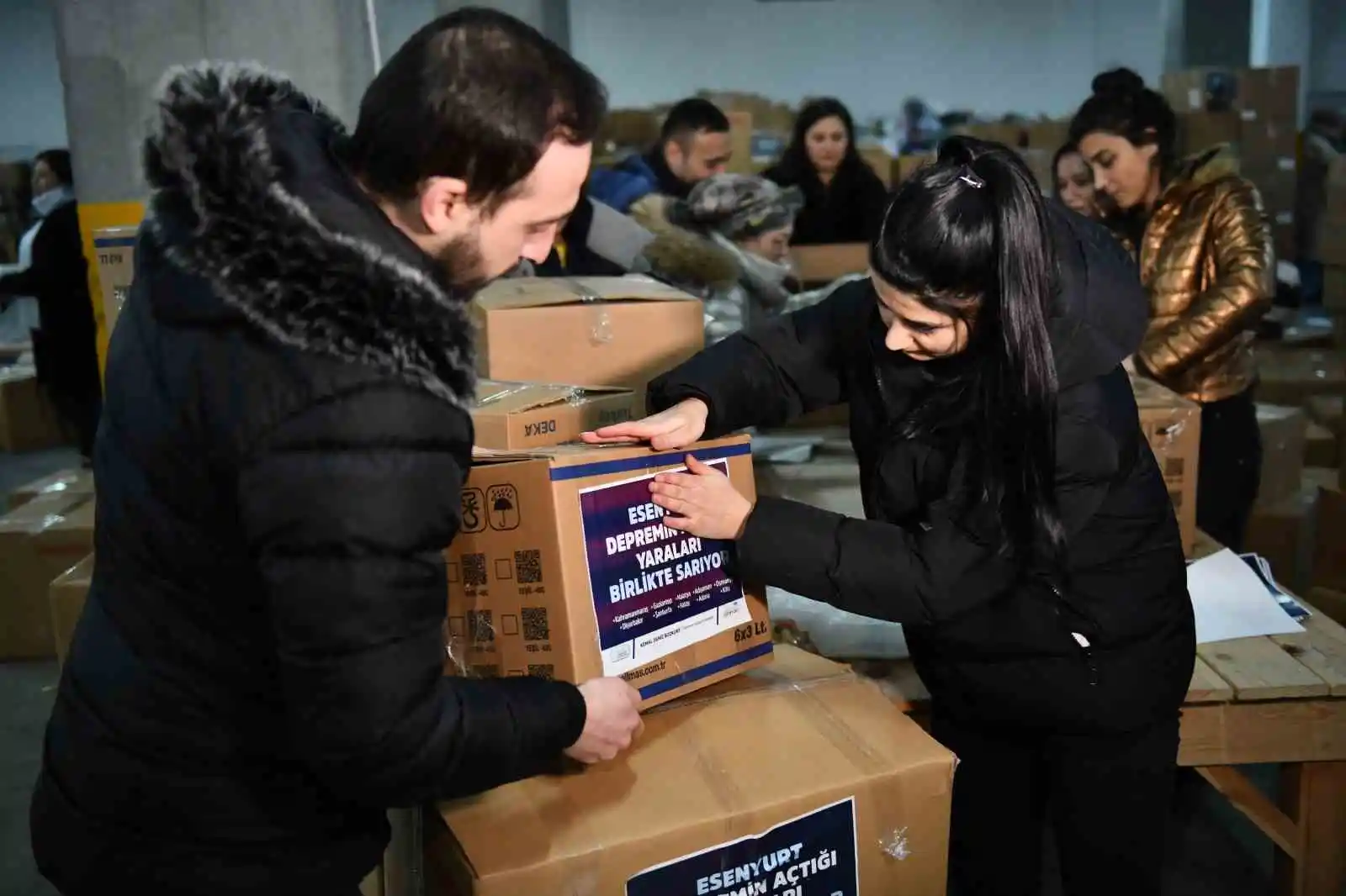 13'üncü yardım tırı Esenyurt'tan deprem bölgesine gönderildi
