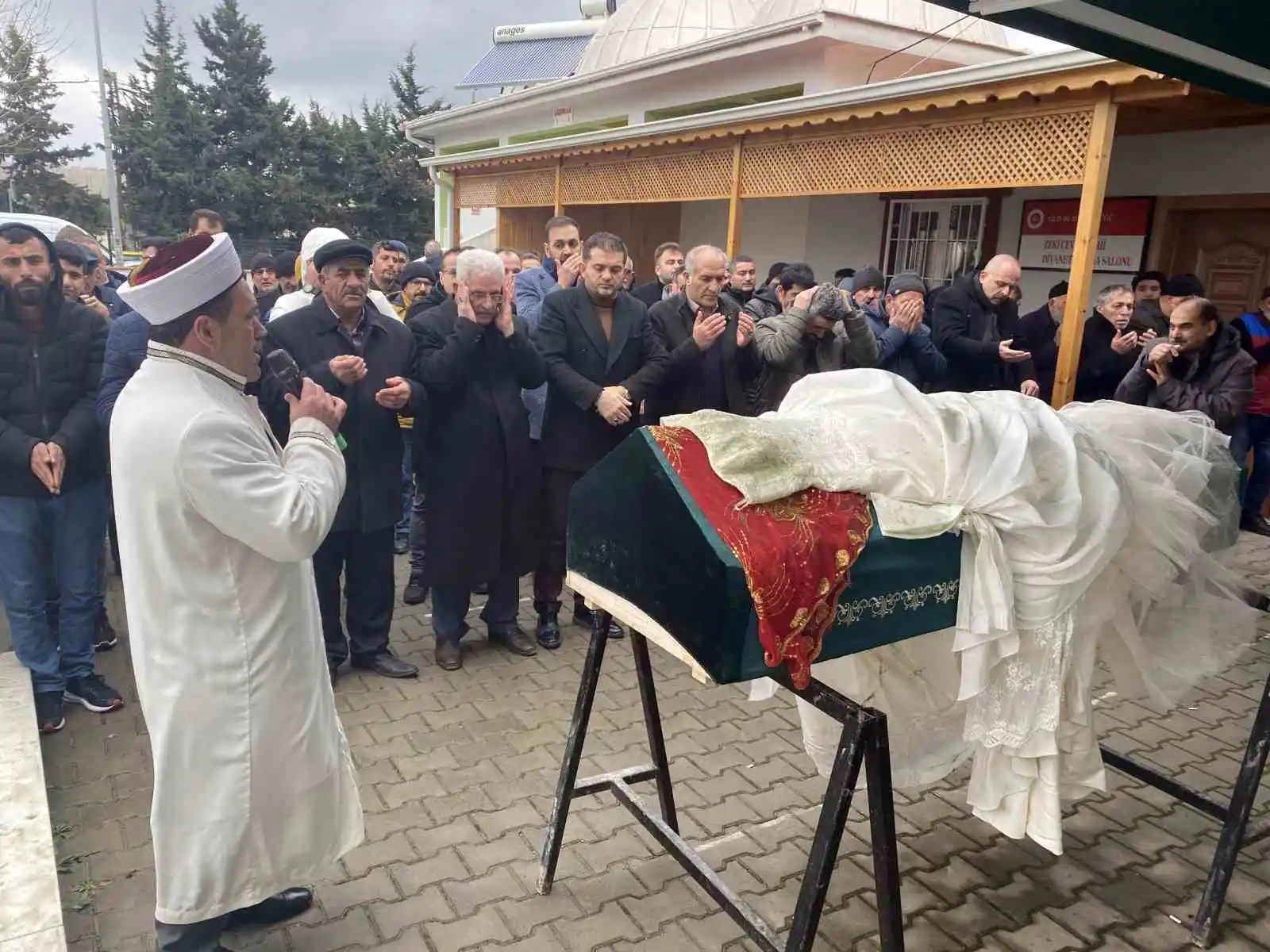 22 yaşındaki güvenlik görevlisi kadın, burun estetiği ameliyatında öldü
