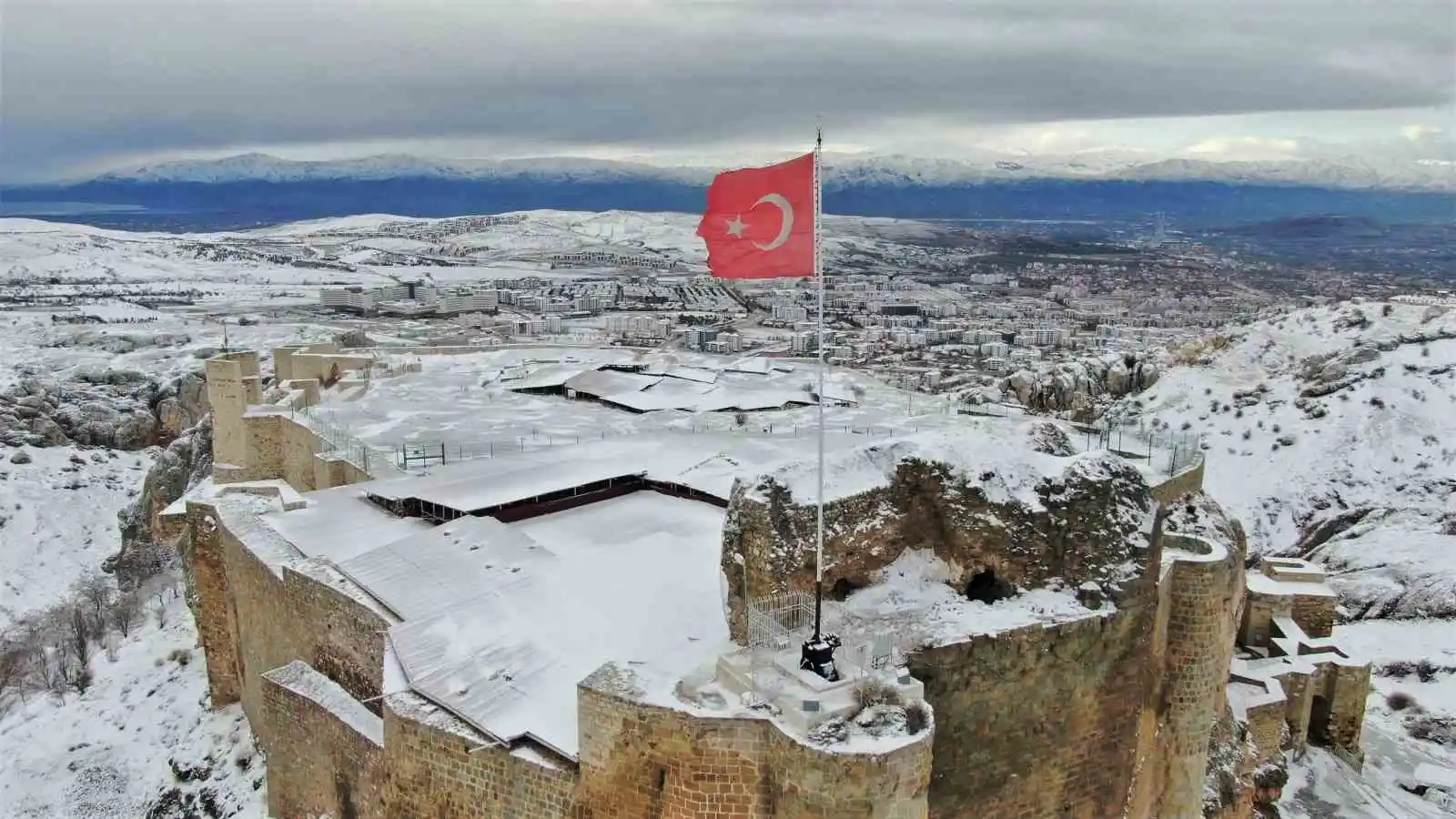 3 büyük deprem gören 5 bin yıllık tarihi mahallede tek taş bile düşmedi
