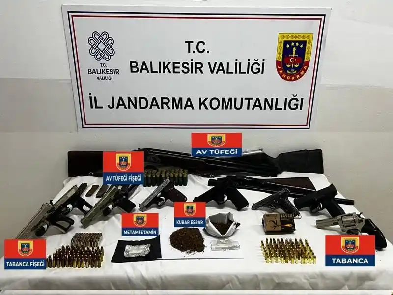 Balıkesir'de silah ve uyuşturucu madde satan şahsa operasyon
