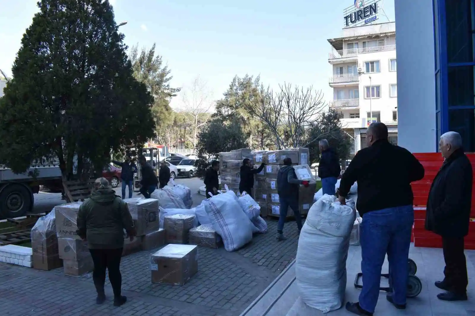 Başkan Çondur: "Tek yürek olup yoğun ilgi gösteren hemşerilerimize Borsamız adına teşekkür ediyorum"
