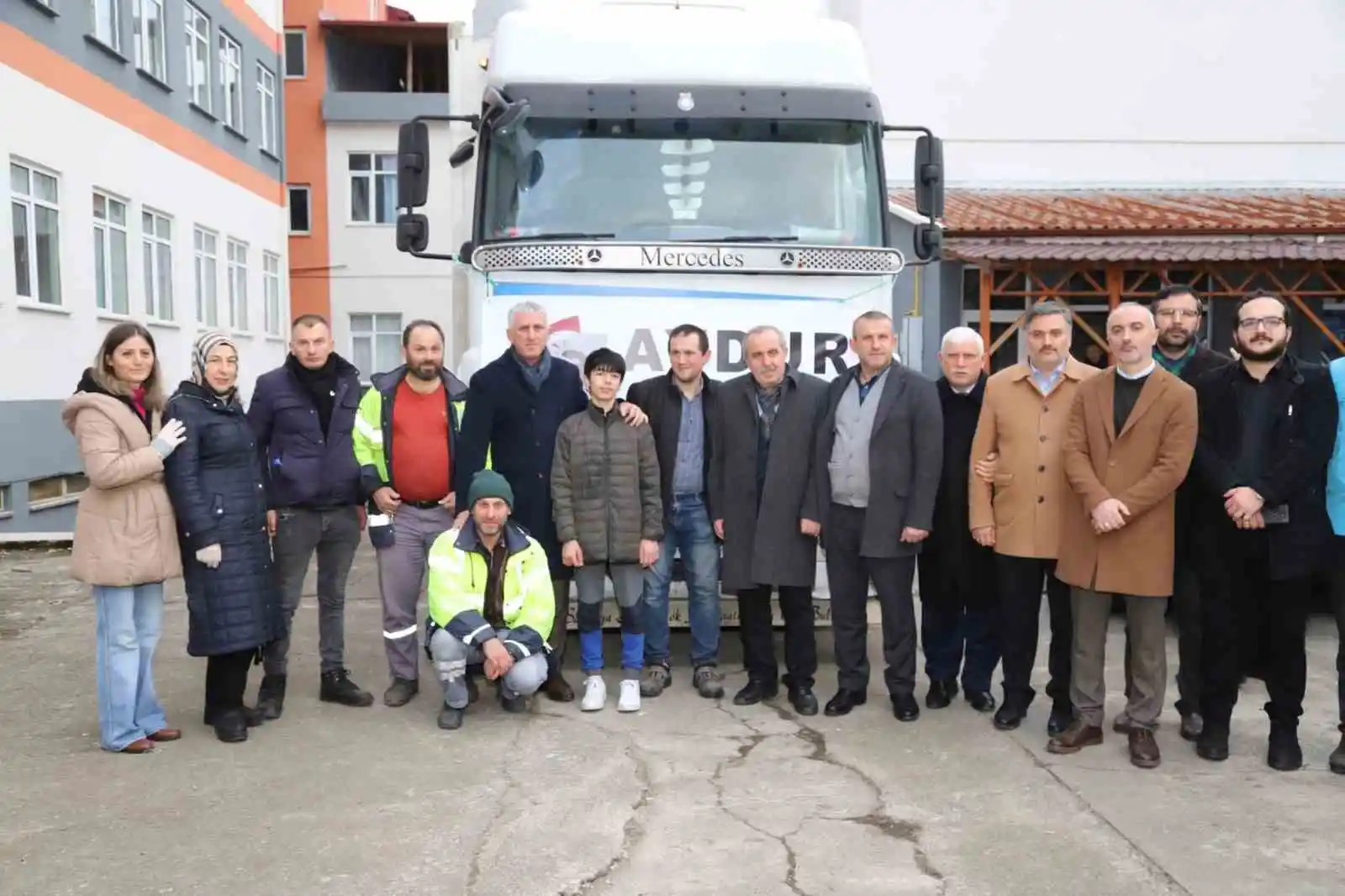 Başkan Sarıalioğlu, 6 aylık maaşını depremzedelere bağışladı
