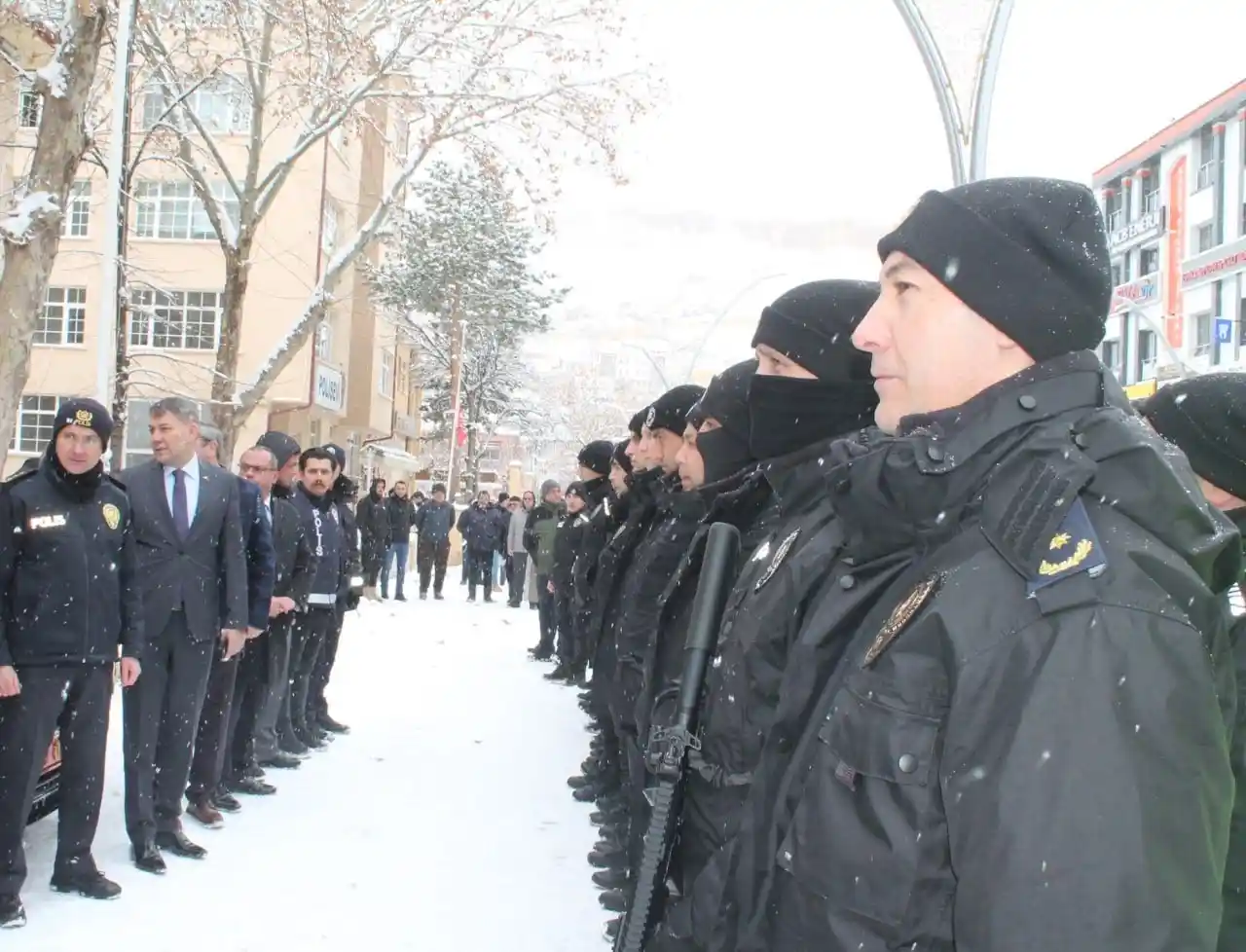 Bayburt Emniyetinden destek gecikmedi: 55 polis deprem bölgesine uğurlandı
