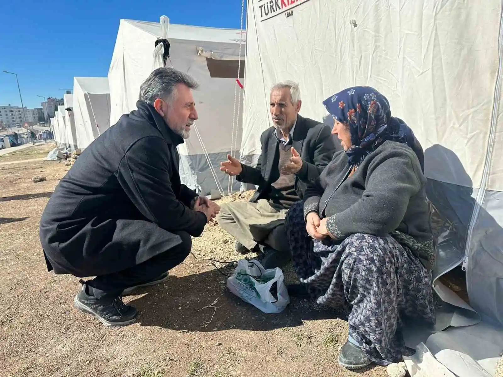 Bayraklı'da büyük deprem dayanışması
