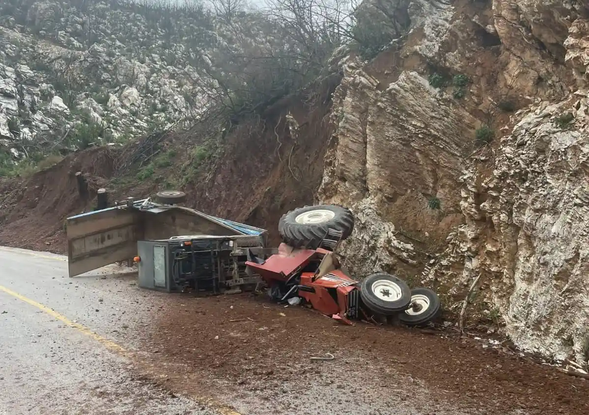 Belediyeye ait traktör kaza yaptı 1 yaralı
